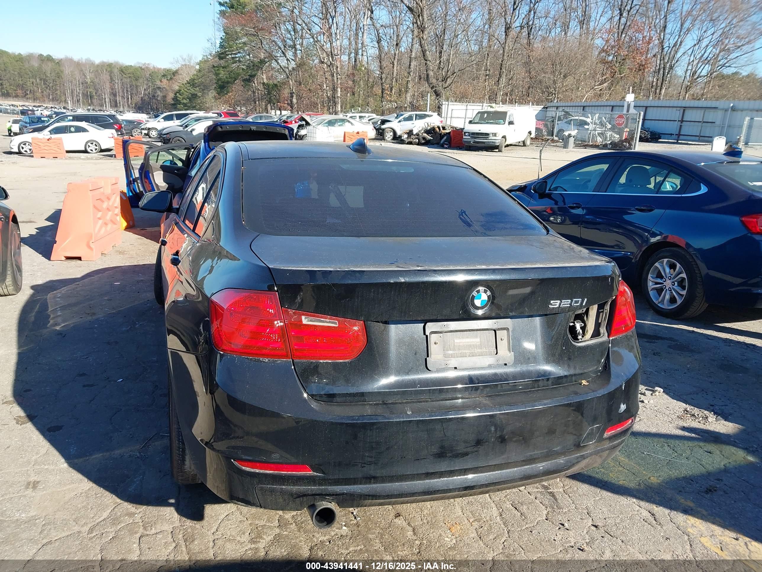 BMW 320I image 3