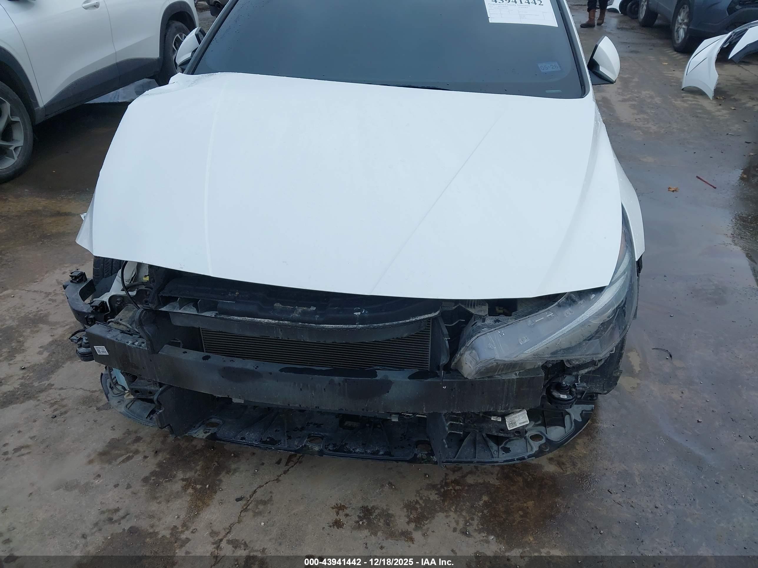 HYUNDAI ELANTRA image 6