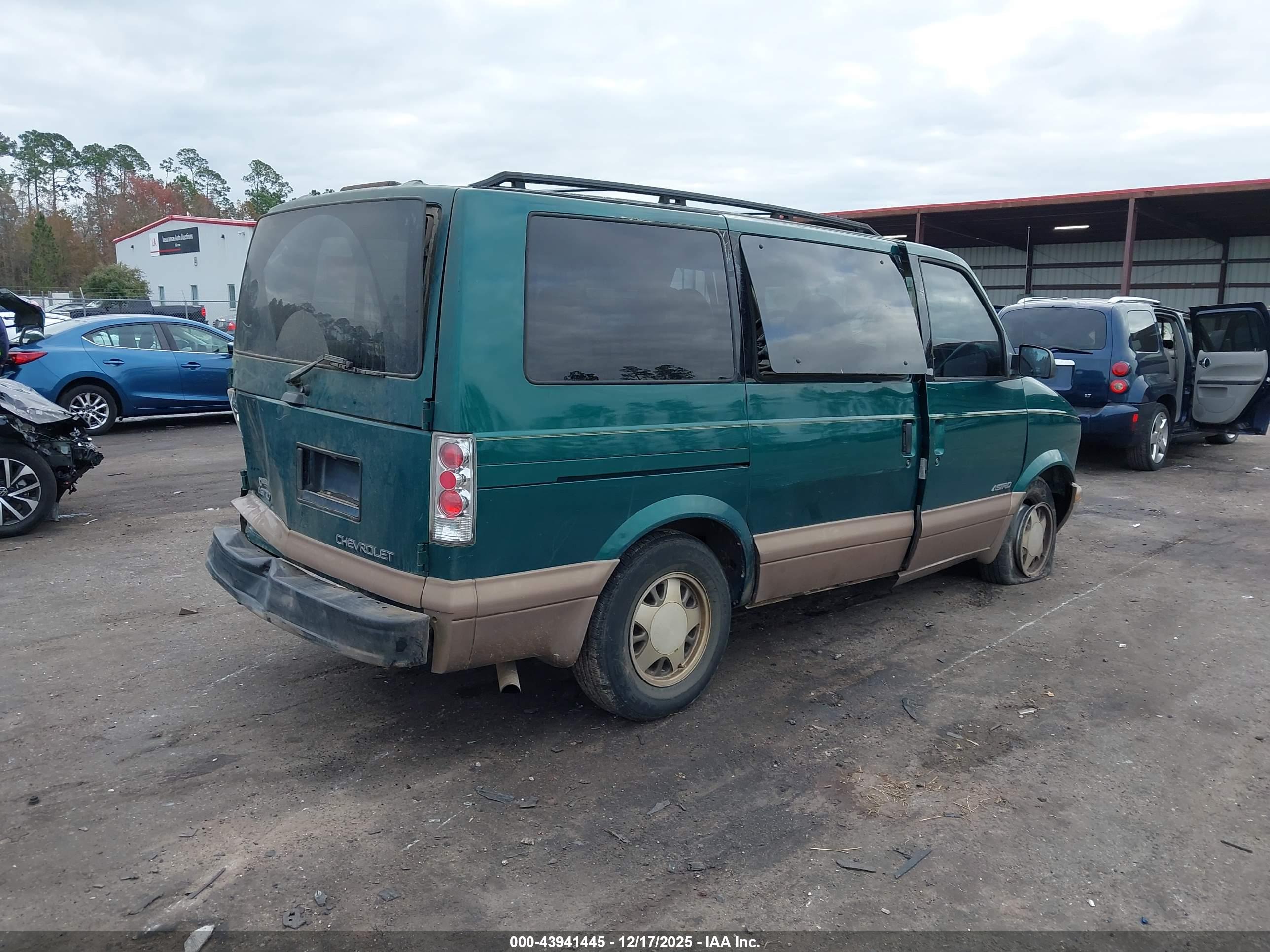 CHEVROLET ASTRO image 4