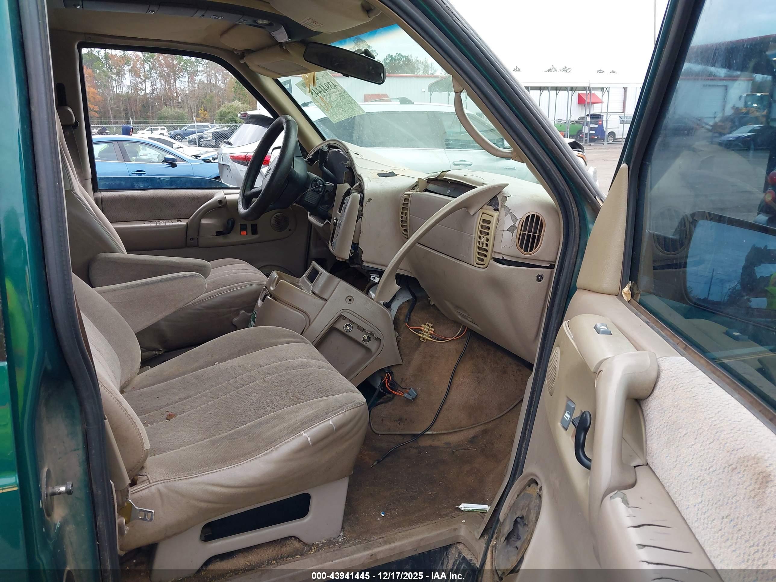 CHEVROLET ASTRO image 5