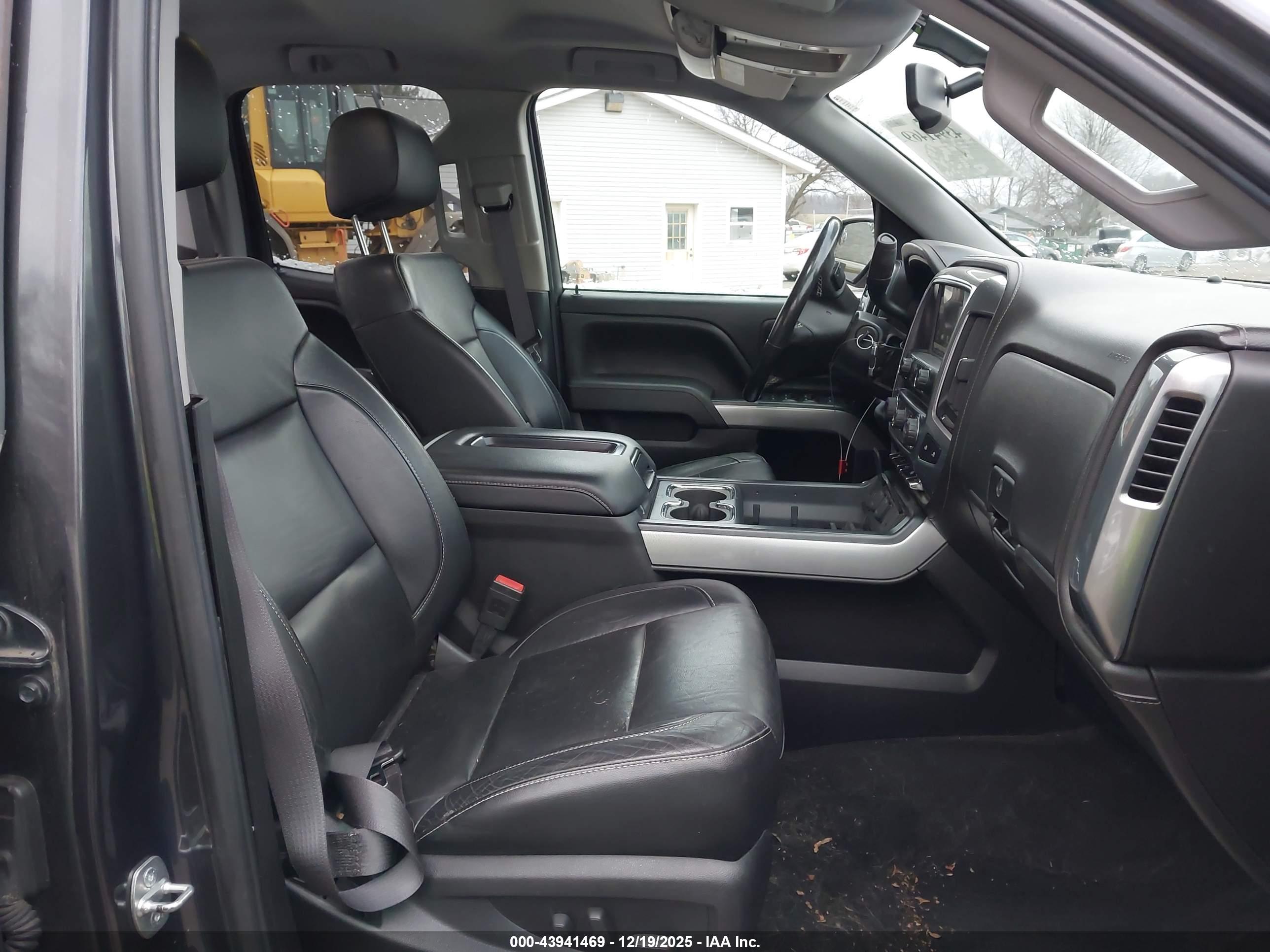 CHEVROLET SILVERADO image 5