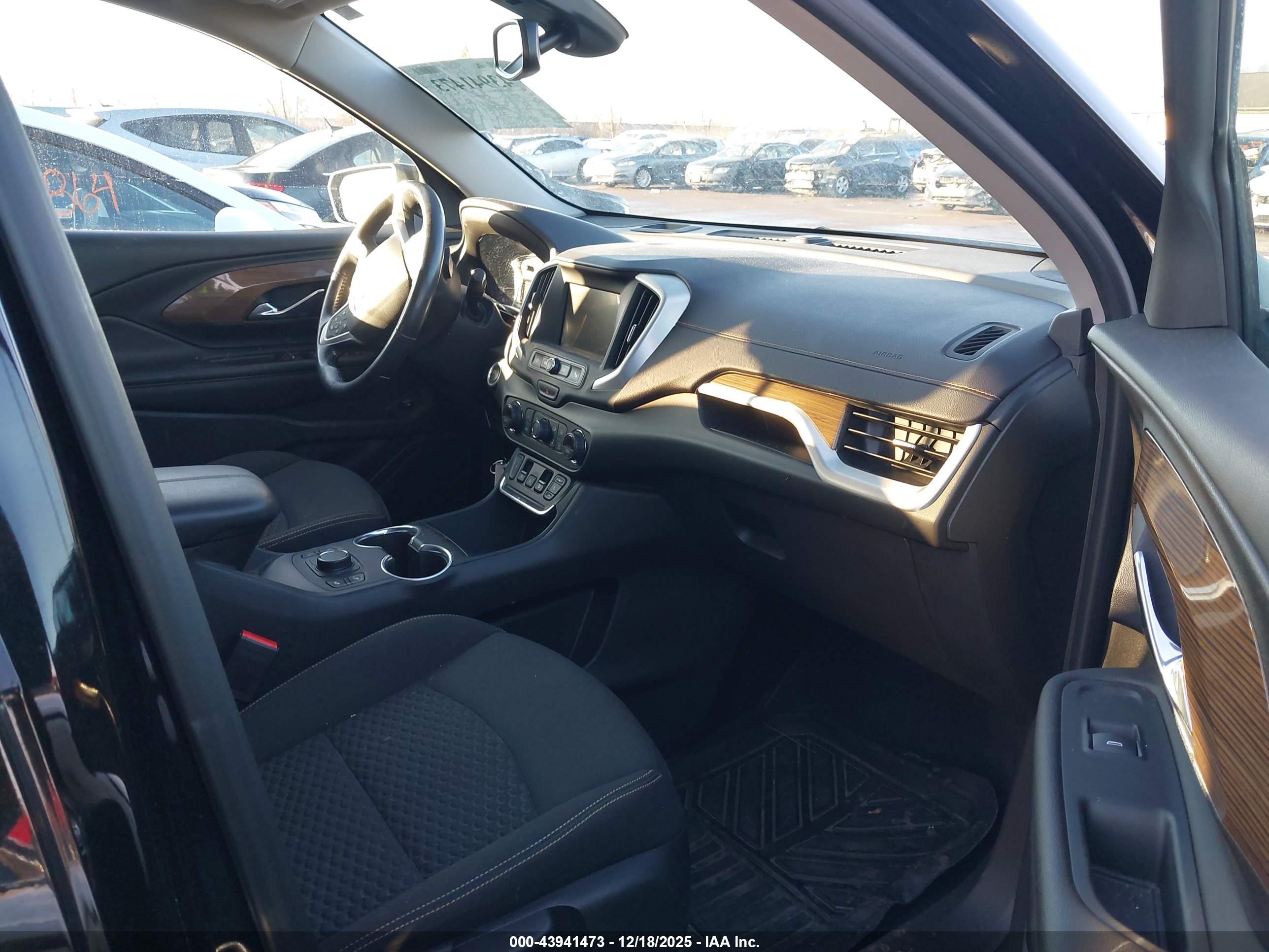 GMC TERRAIN image 5