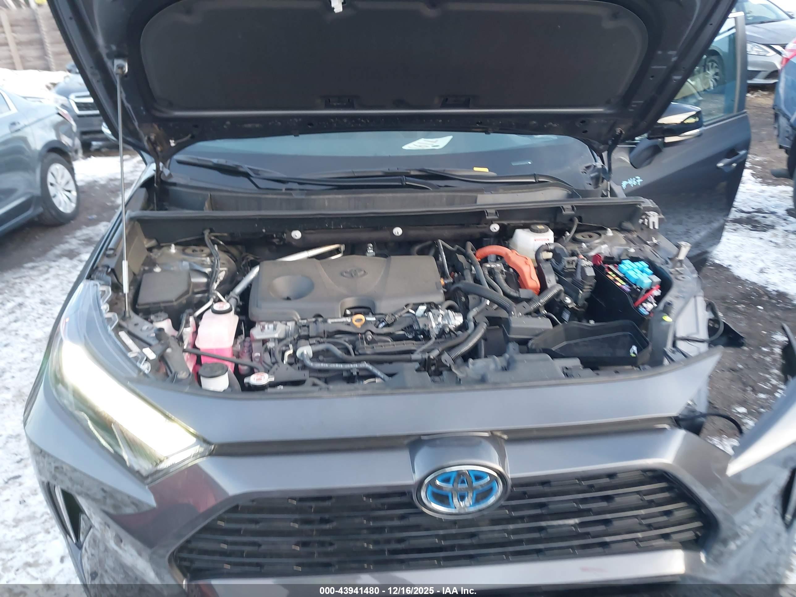 TOYOTA RAV4 image 10