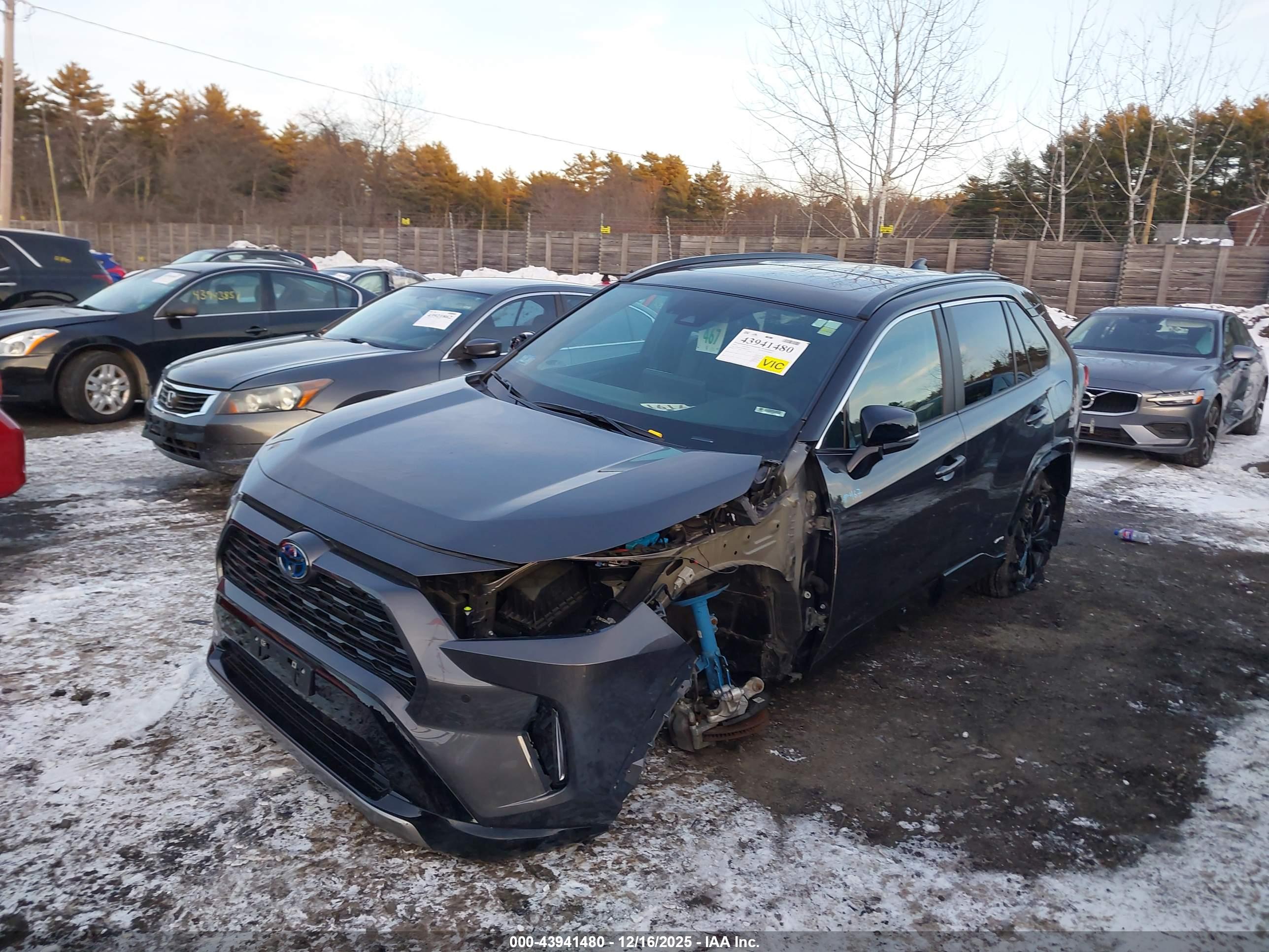 TOYOTA RAV4 image 2