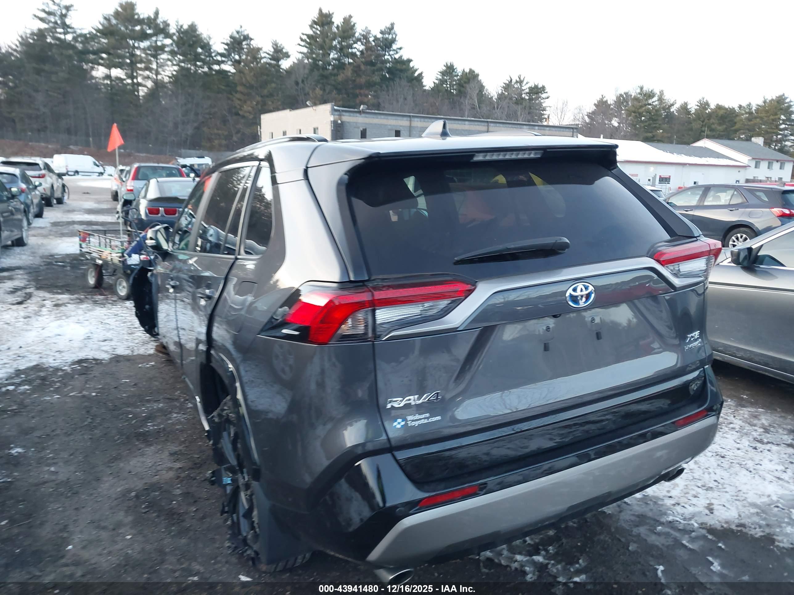 TOYOTA RAV4 image 3