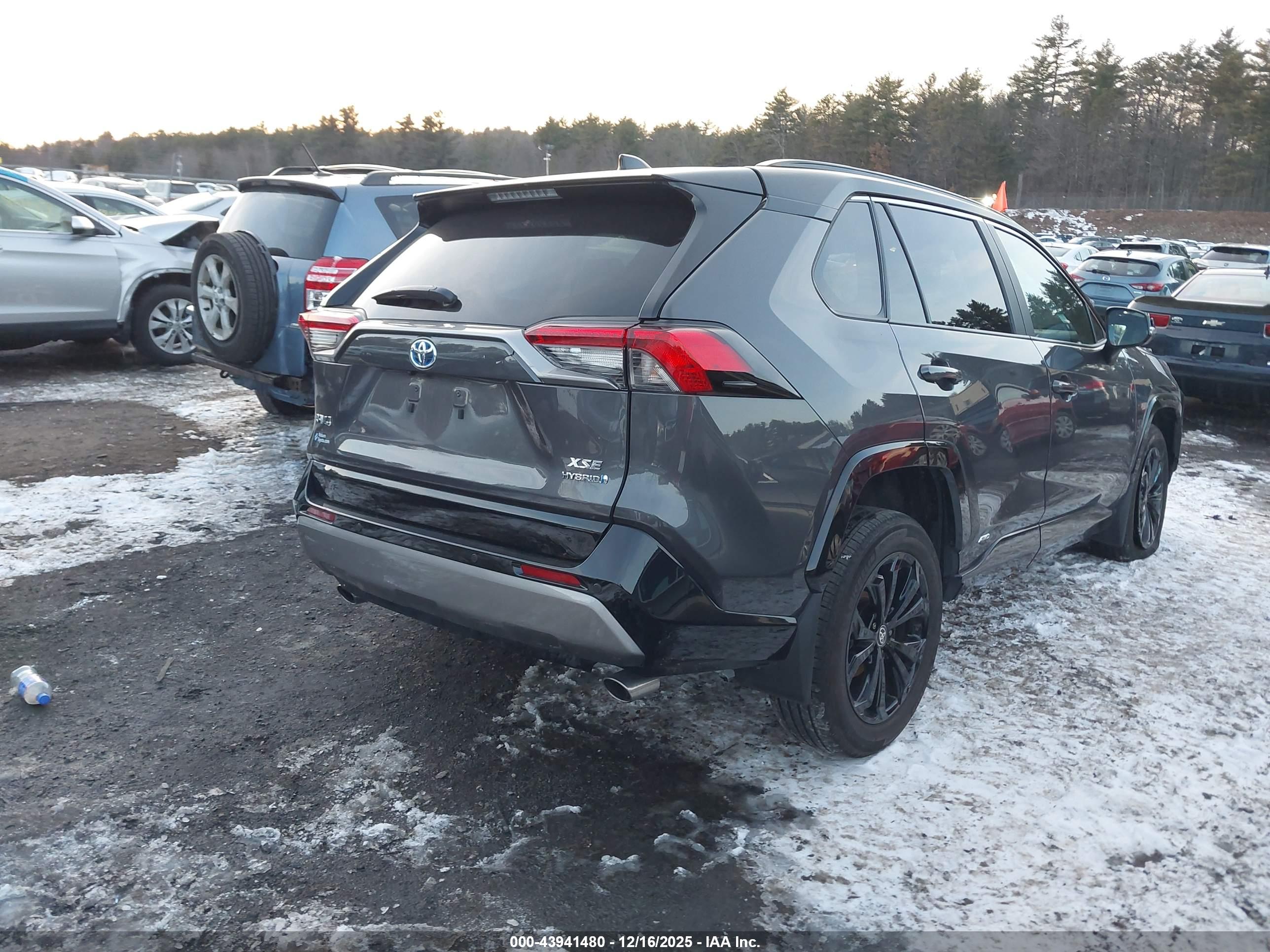 TOYOTA RAV4 image 4