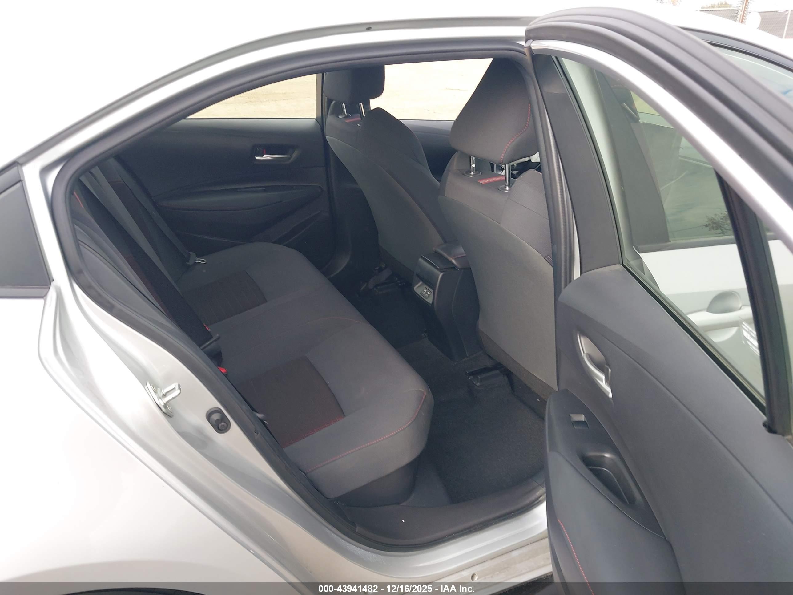 TOYOTA COROLLA image 8