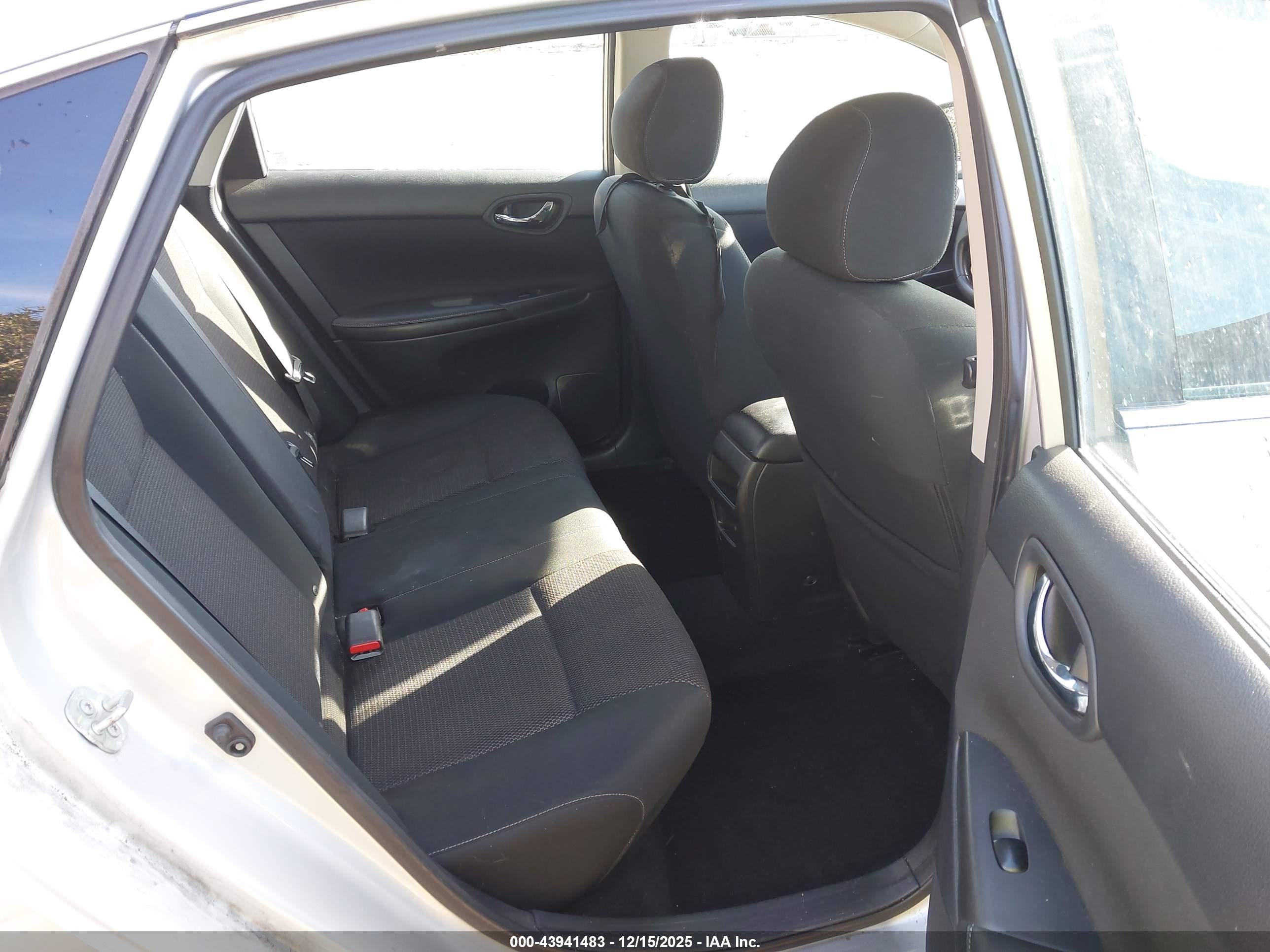 NISSAN SENTRA image 8