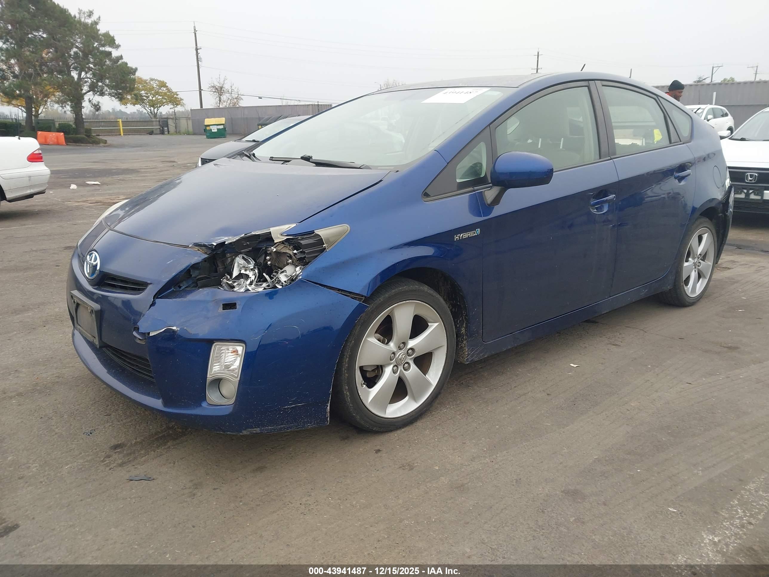 TOYOTA PRIUS image 2