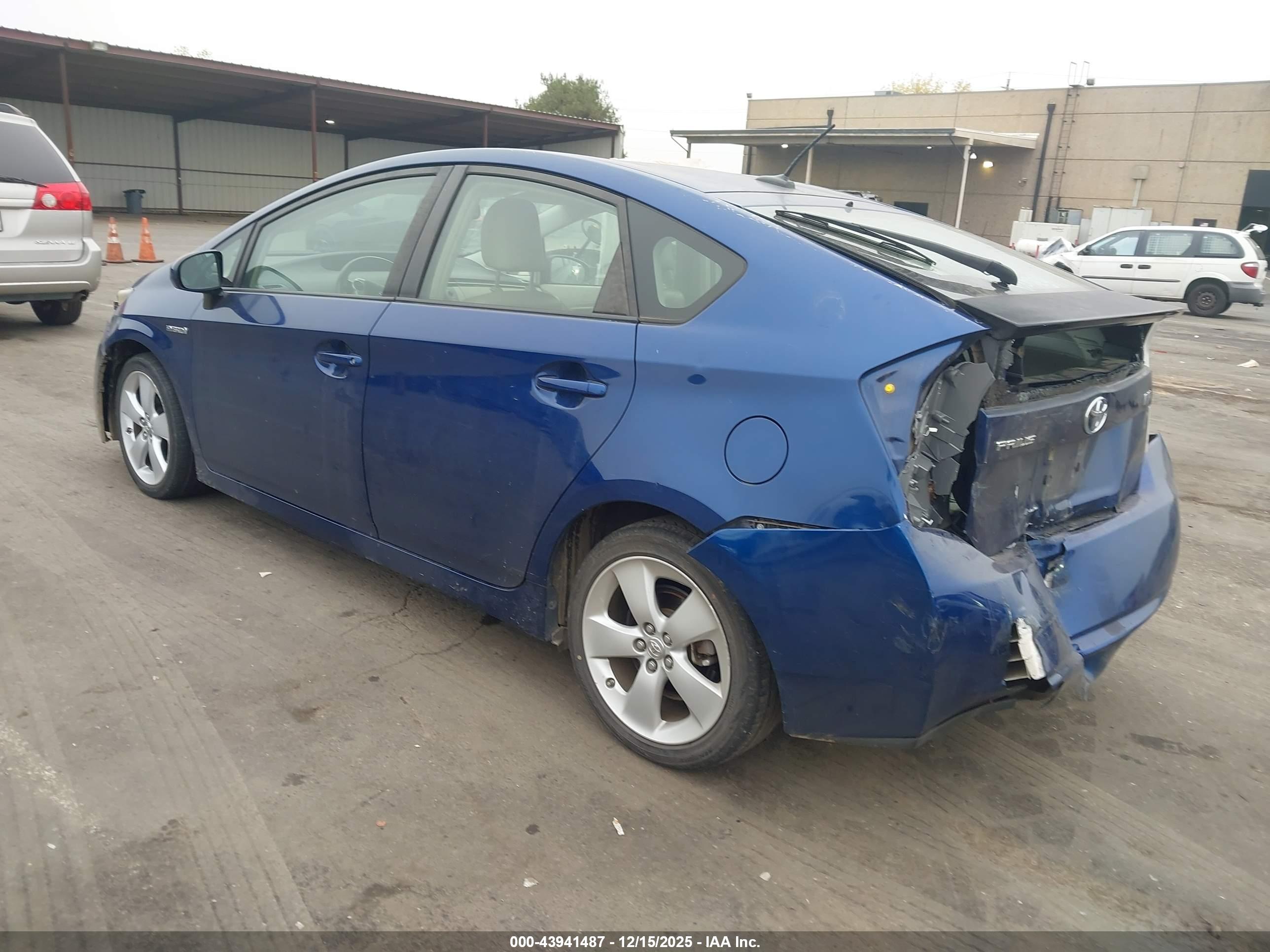 TOYOTA PRIUS image 3