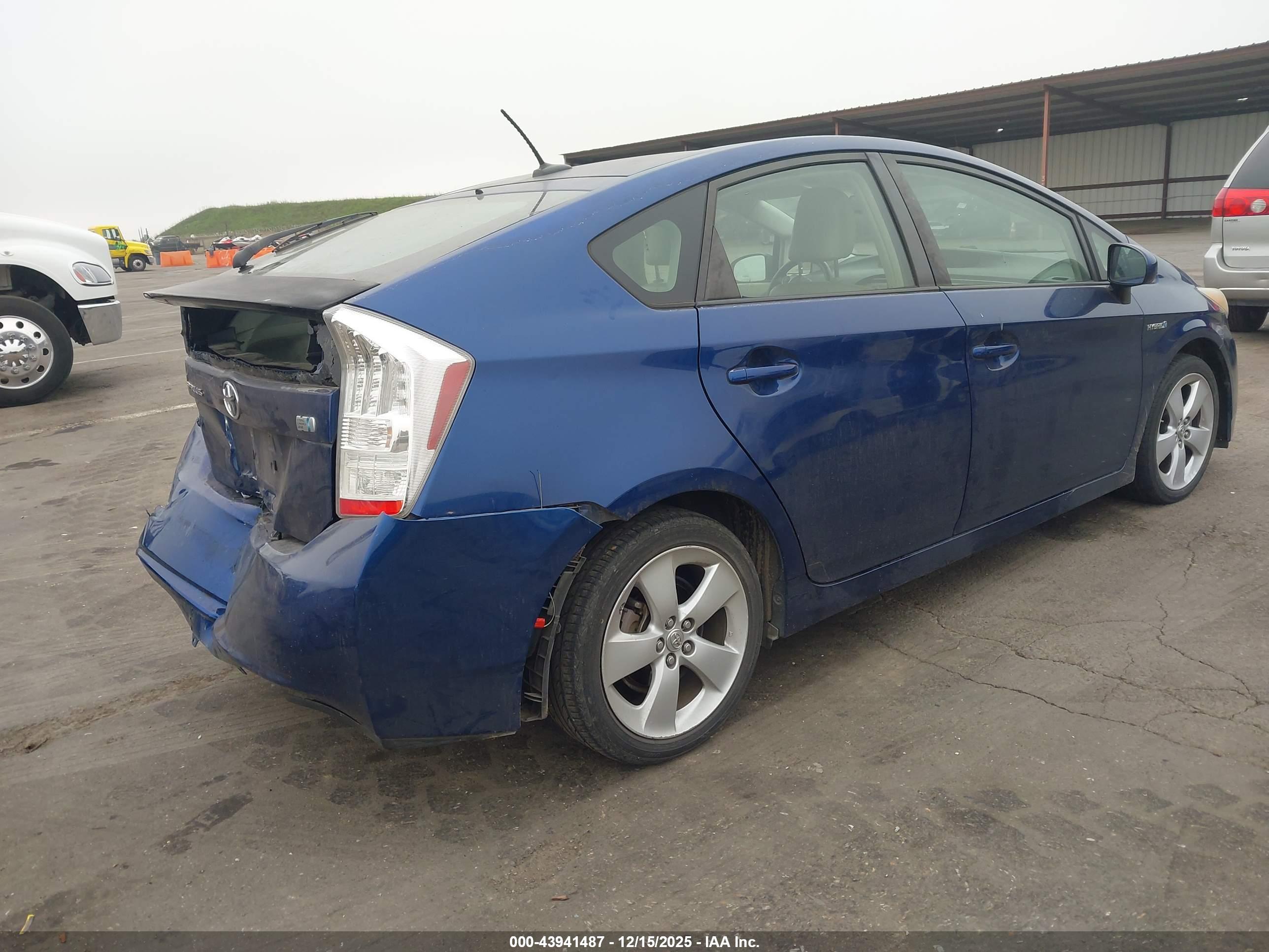 TOYOTA PRIUS image 4