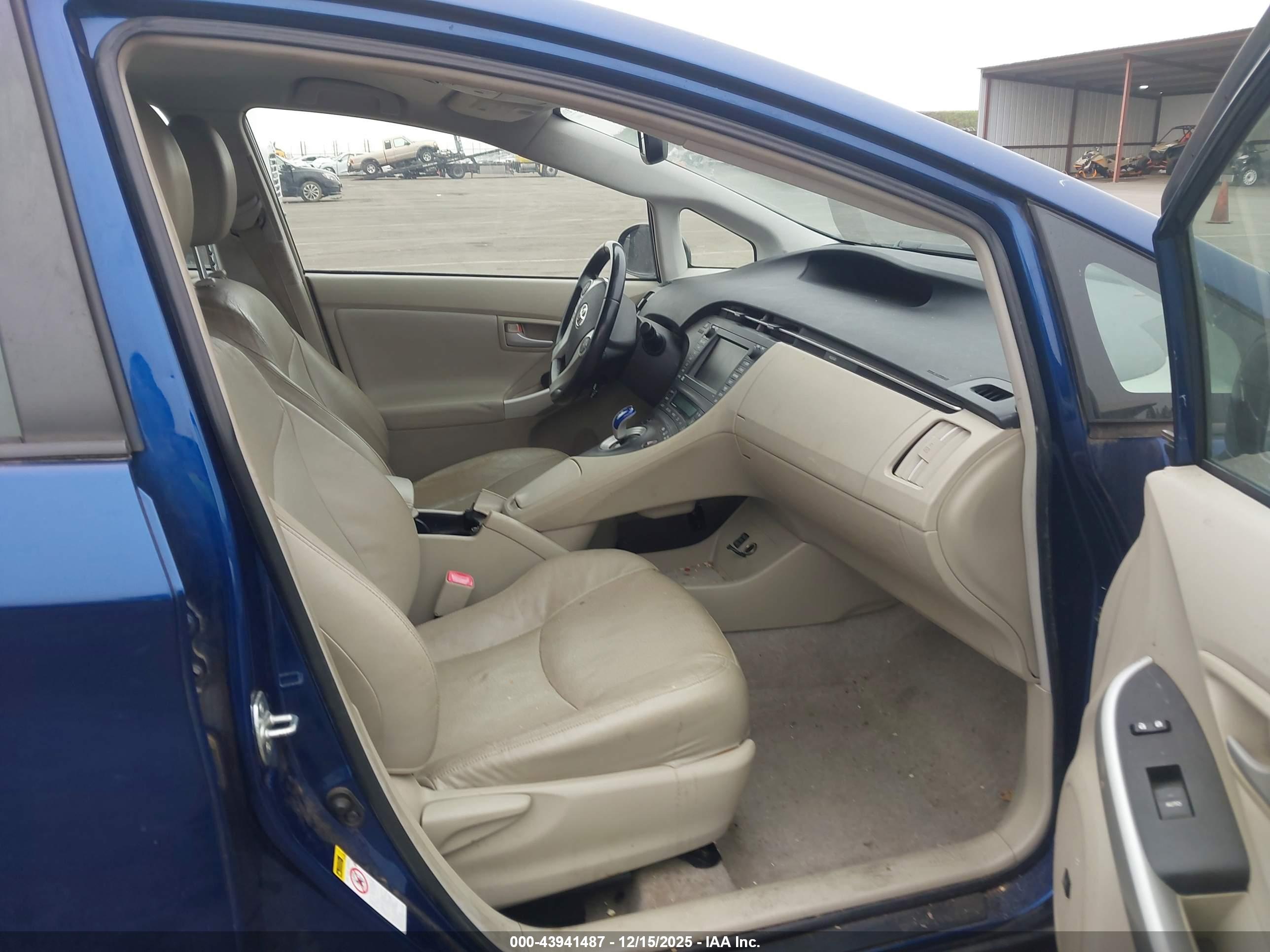 TOYOTA PRIUS image 5