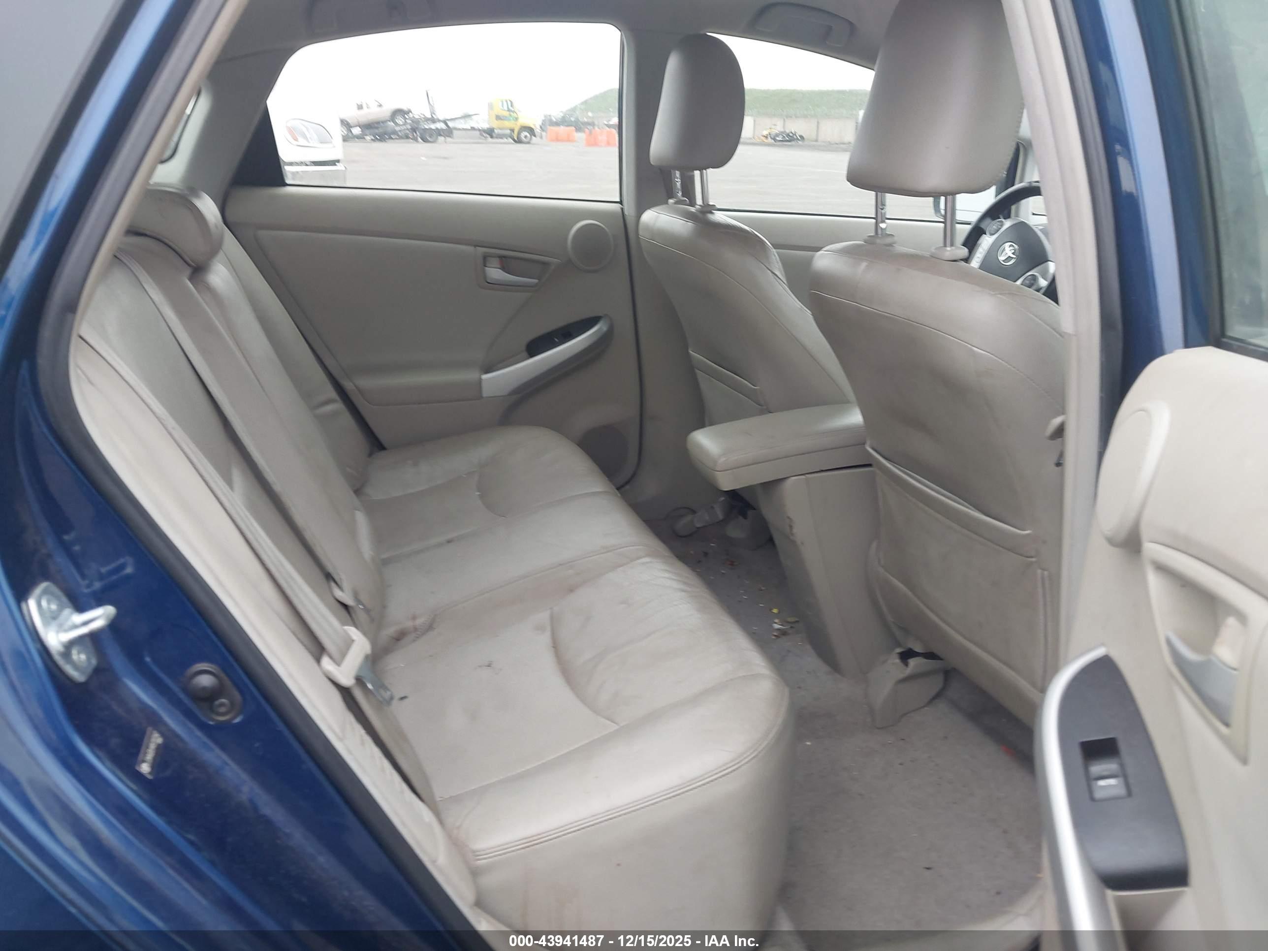 TOYOTA PRIUS image 8