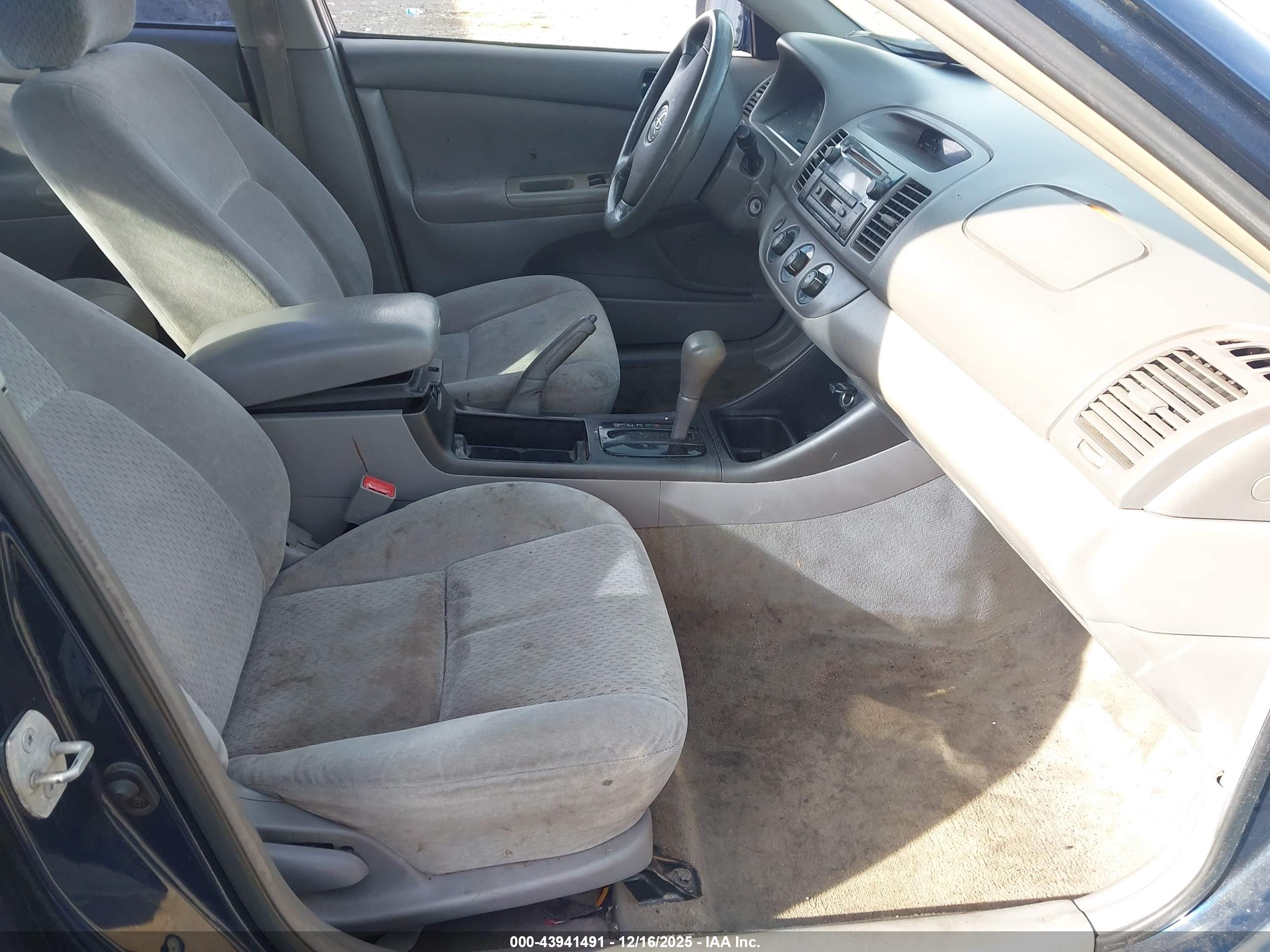 TOYOTA CAMRY image 5