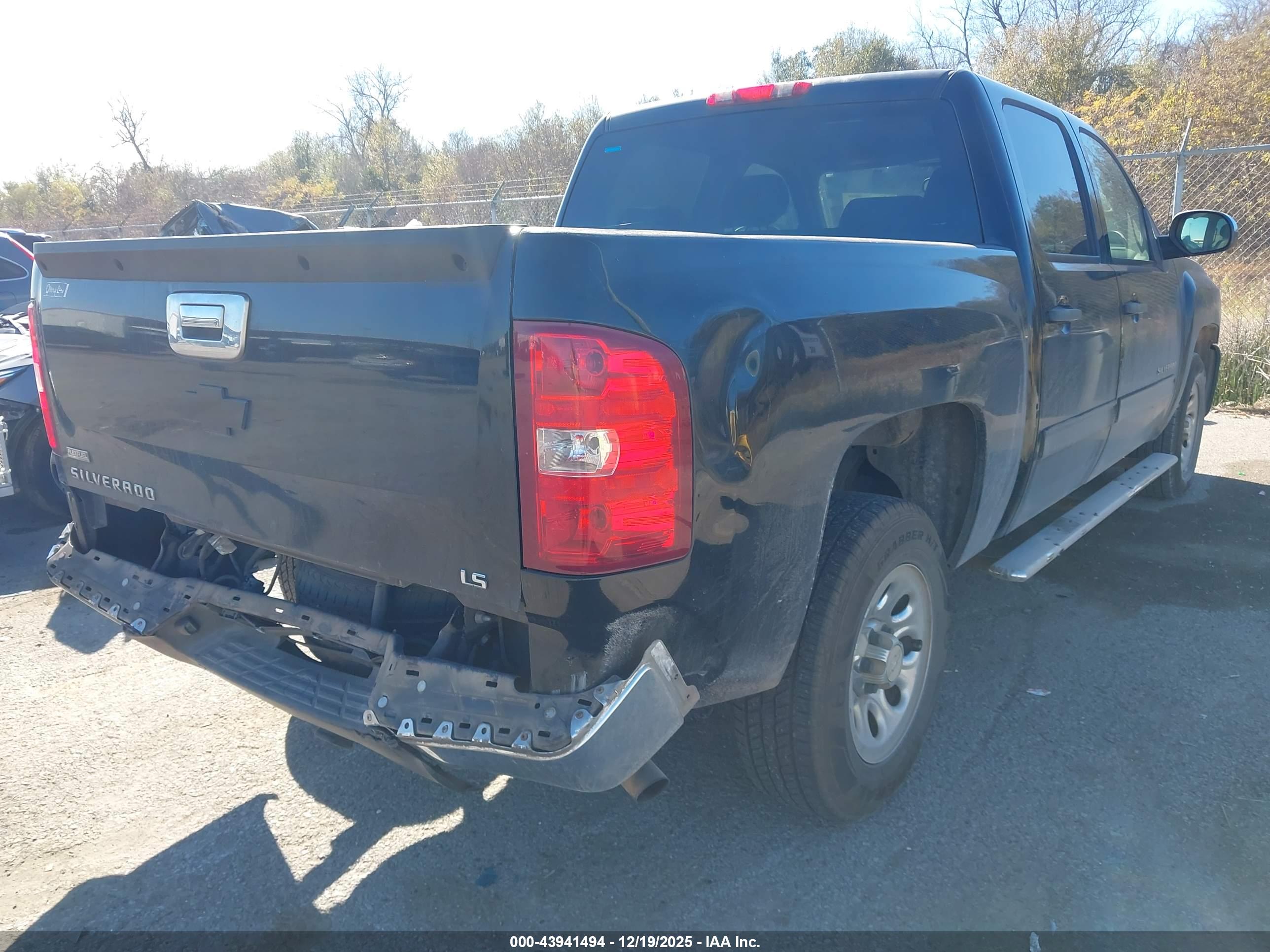 CHEVROLET SILVERADO image 4