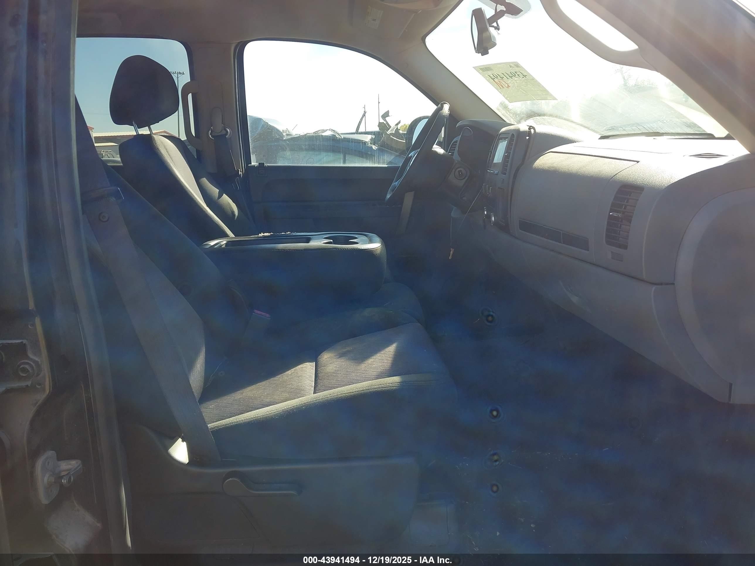 CHEVROLET SILVERADO image 5