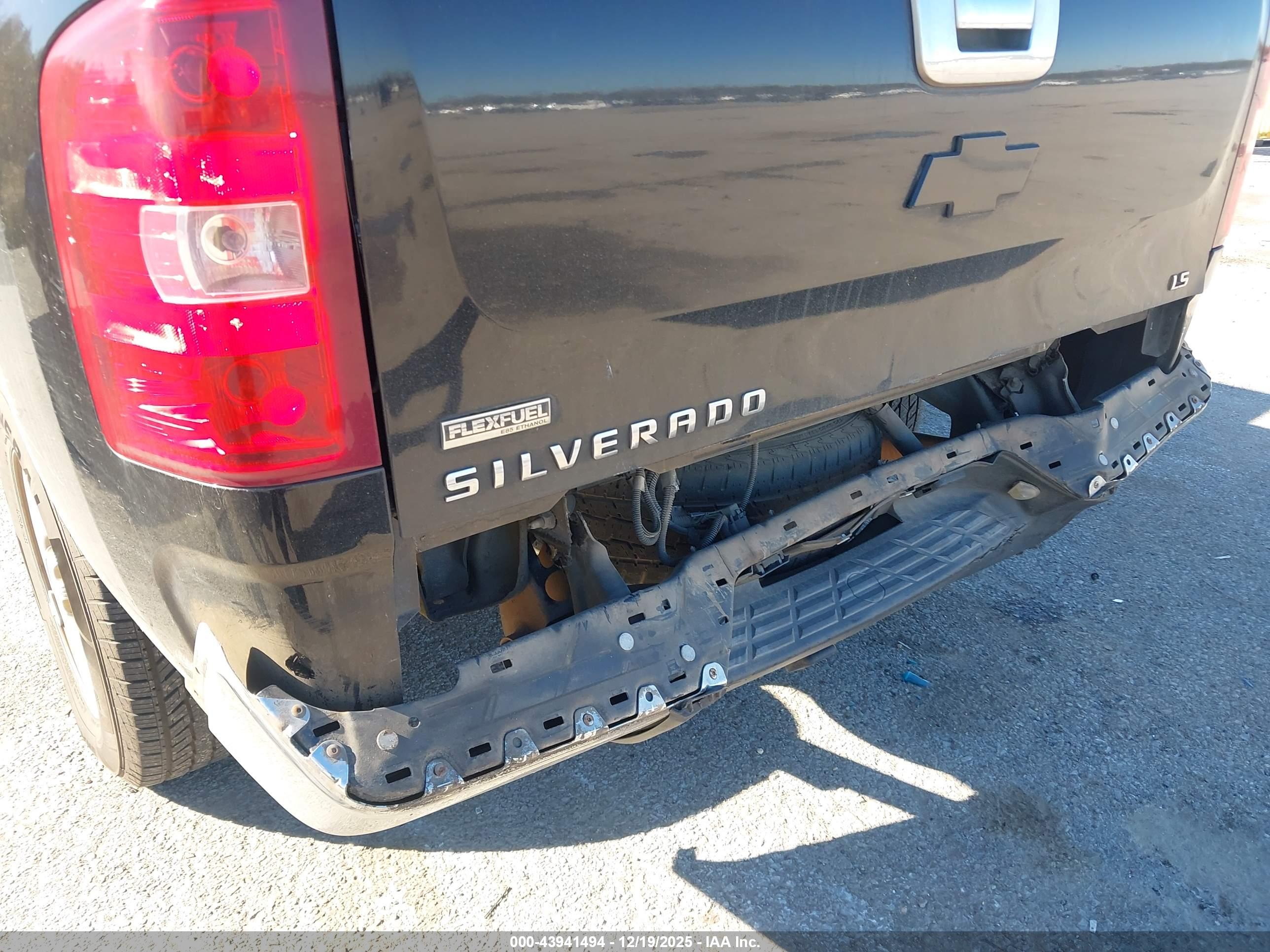 CHEVROLET SILVERADO image 6