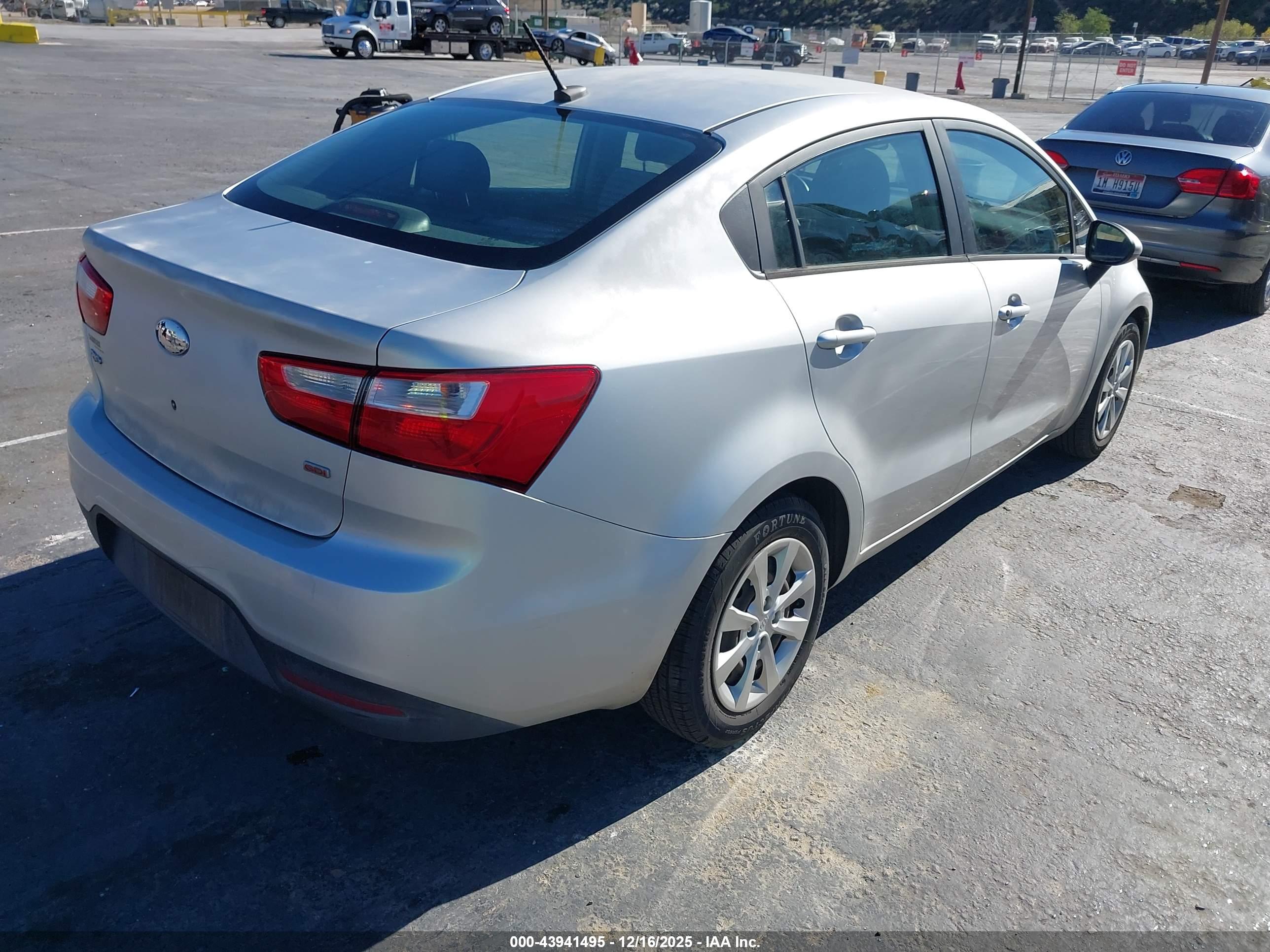KIA RIO image 4