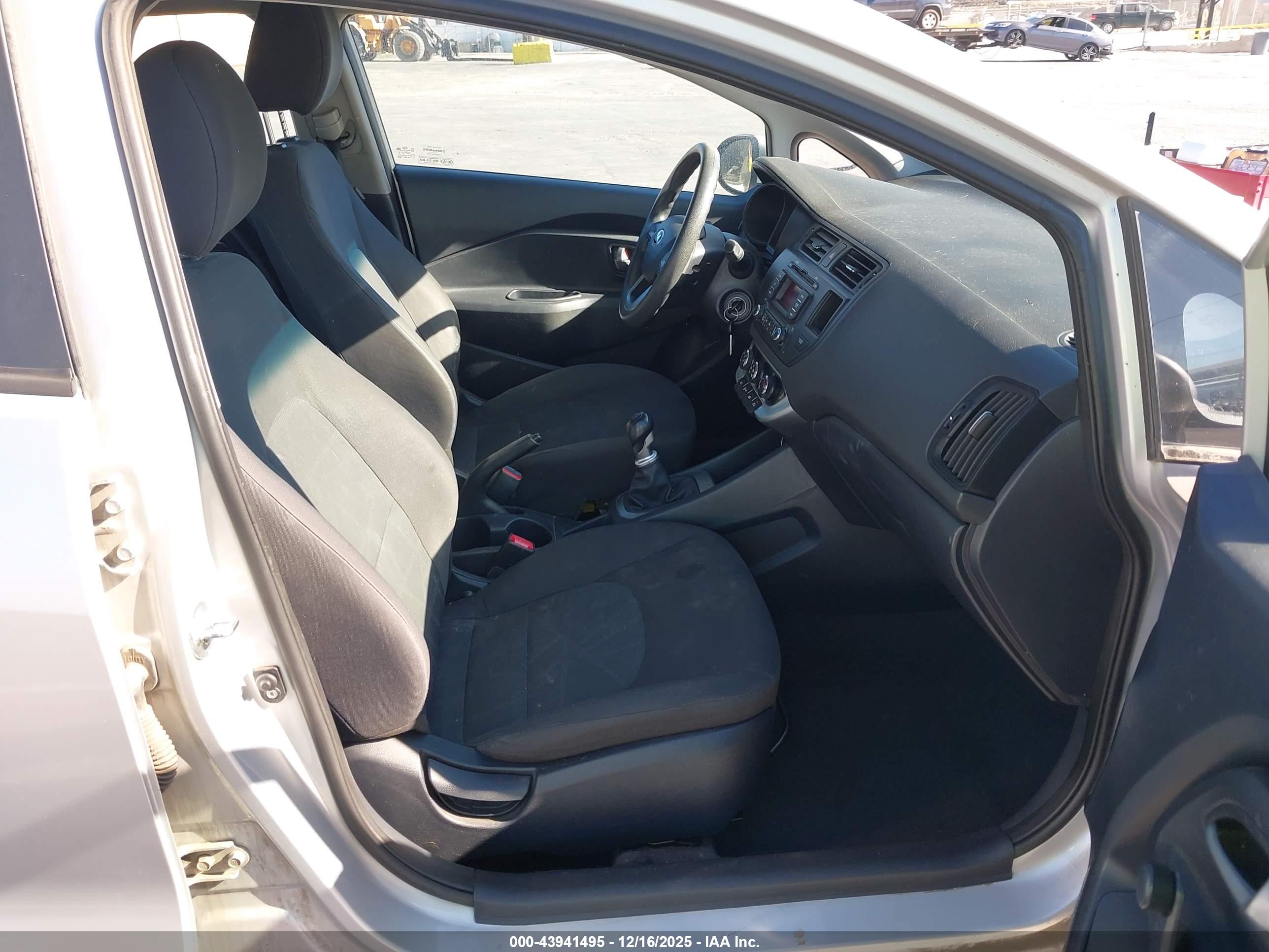 KIA RIO image 5