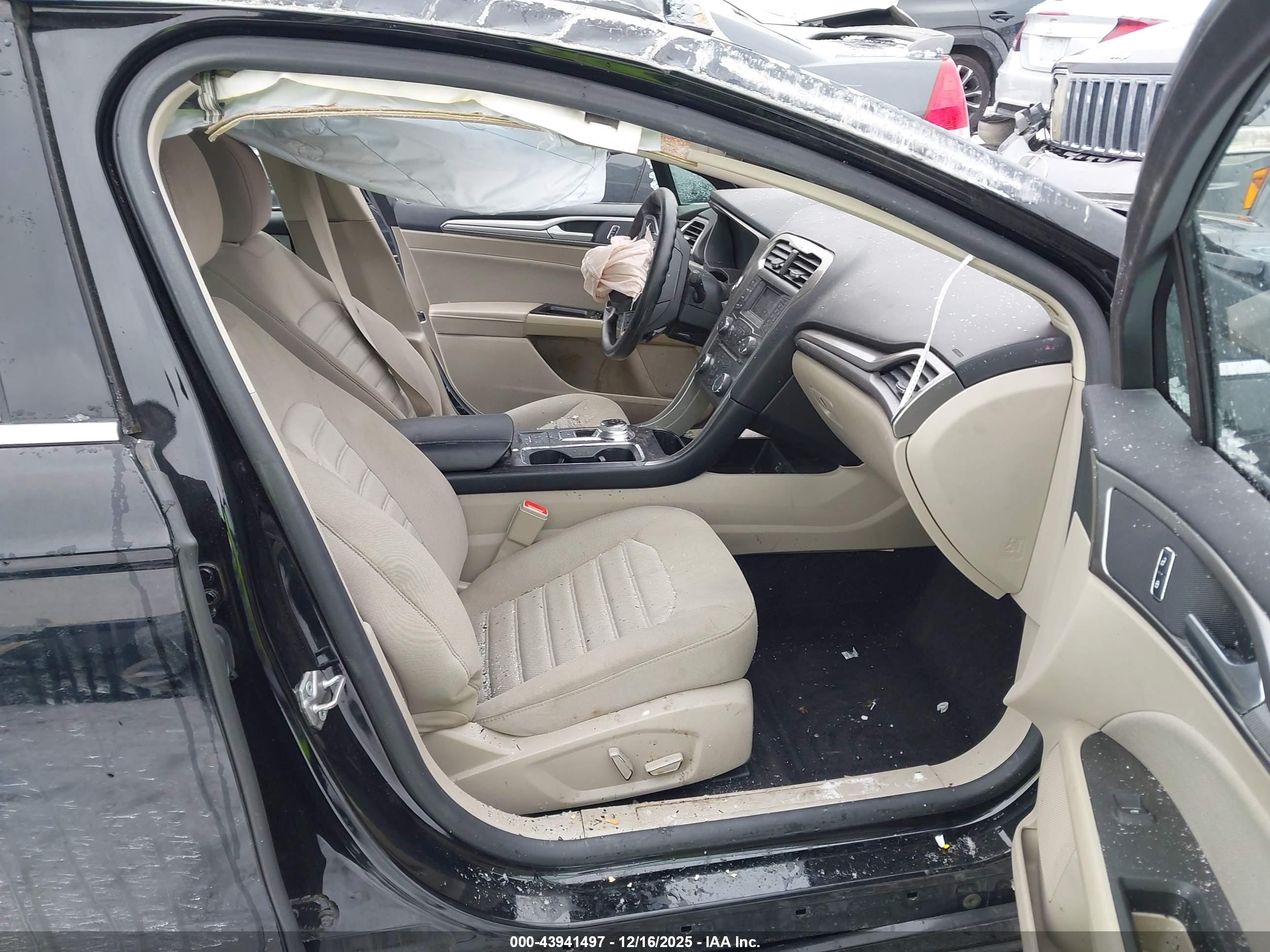 FORD FUSION image 5