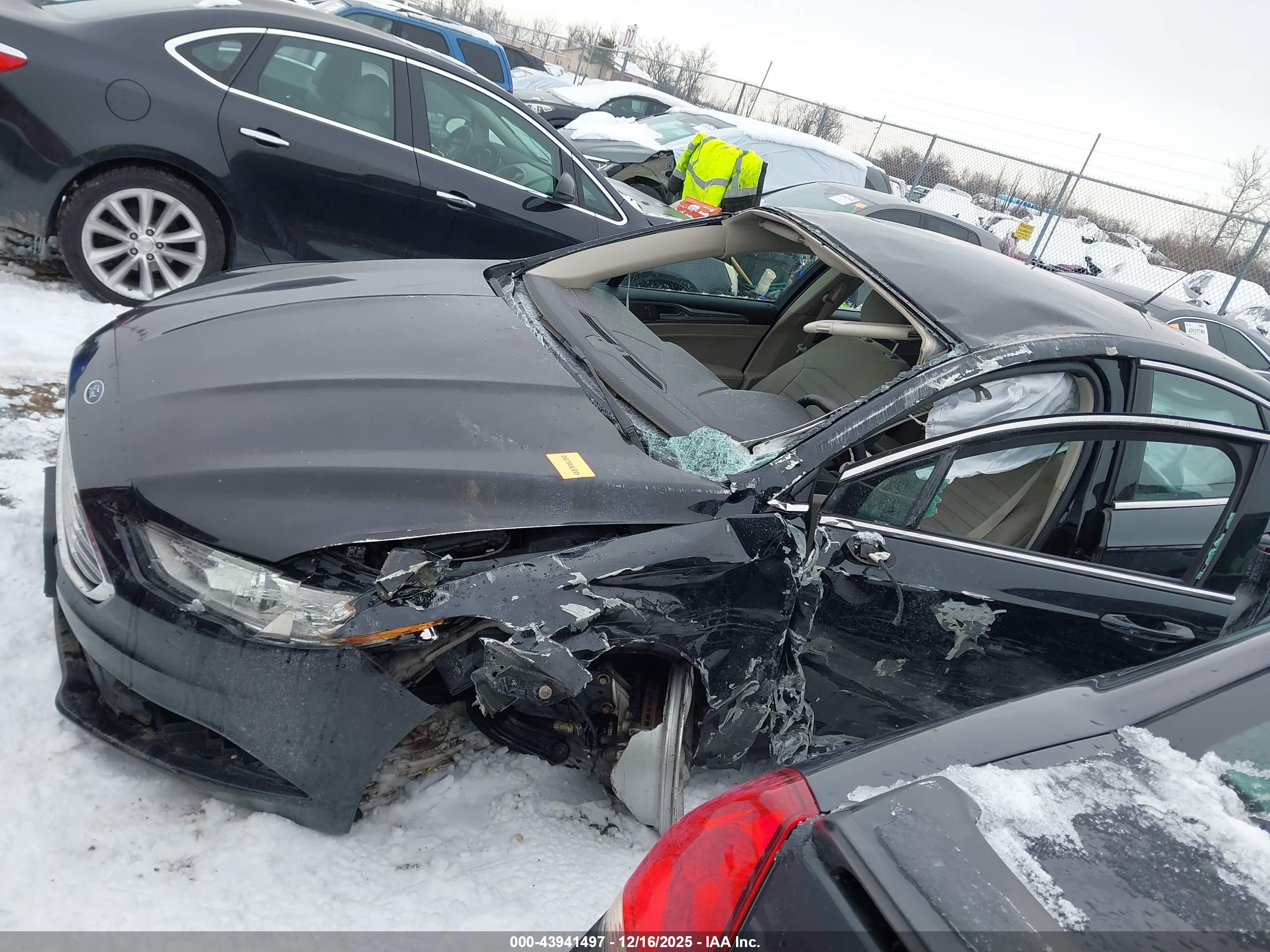 FORD FUSION image 6