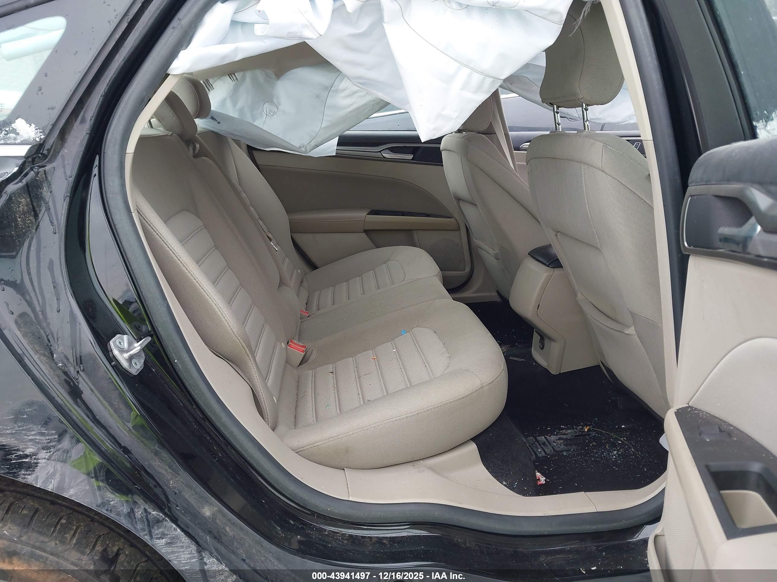 FORD FUSION image 8