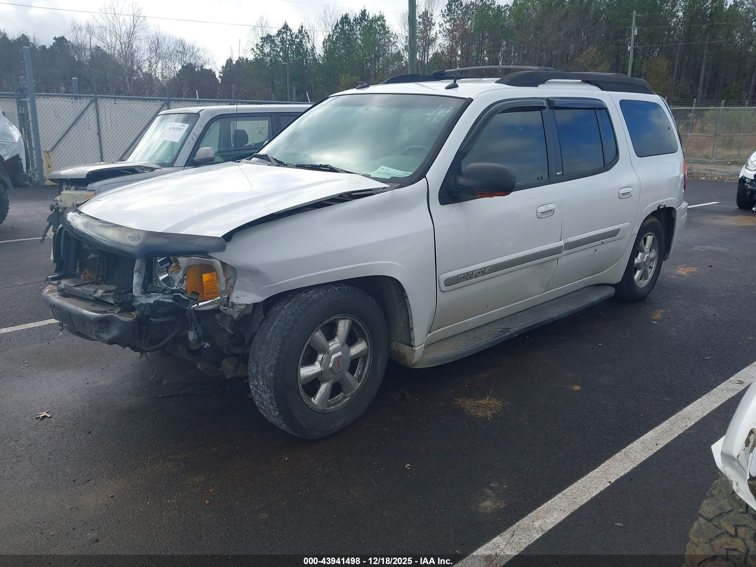GMC ENVOY image 2