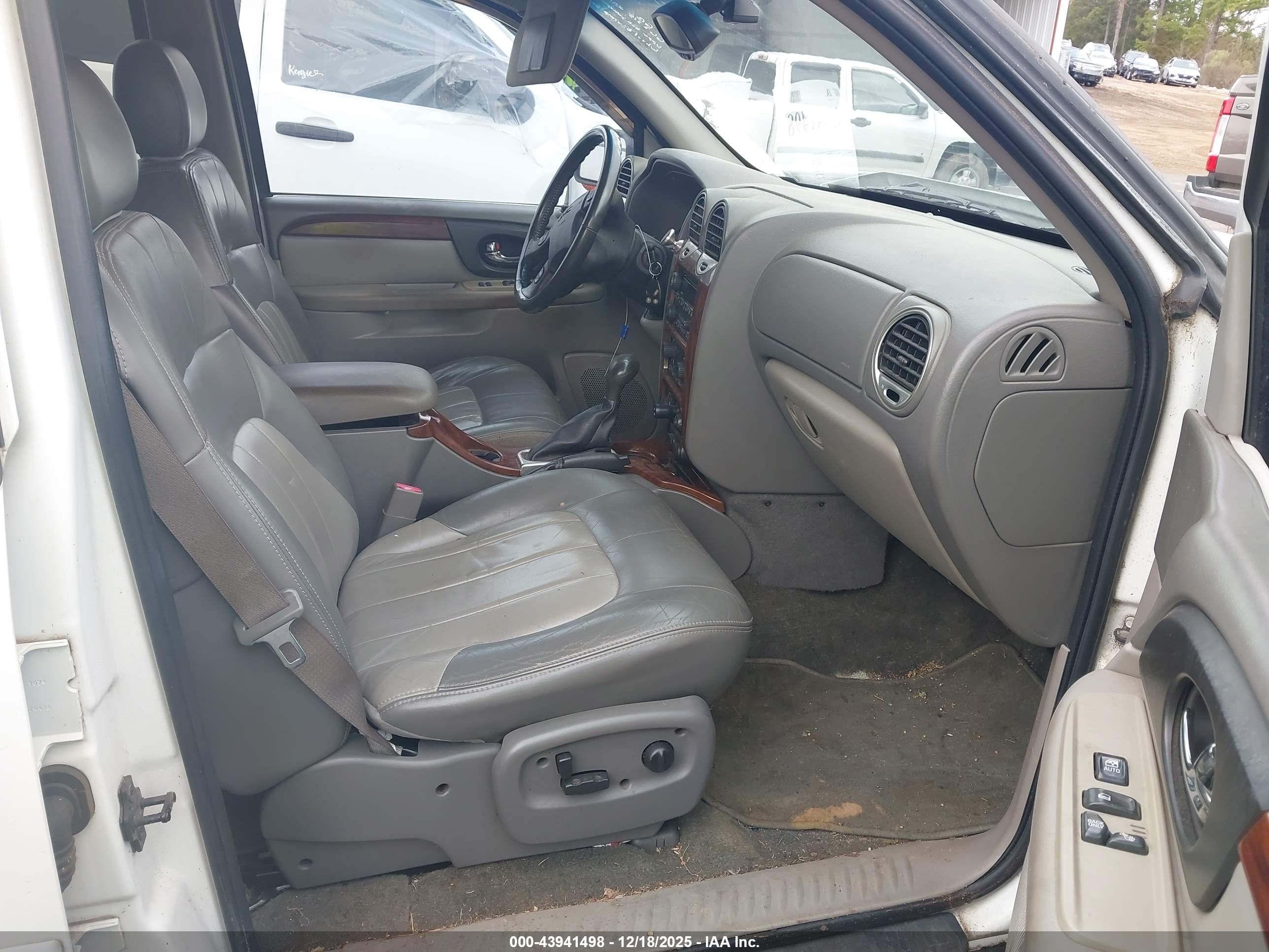 GMC ENVOY image 5