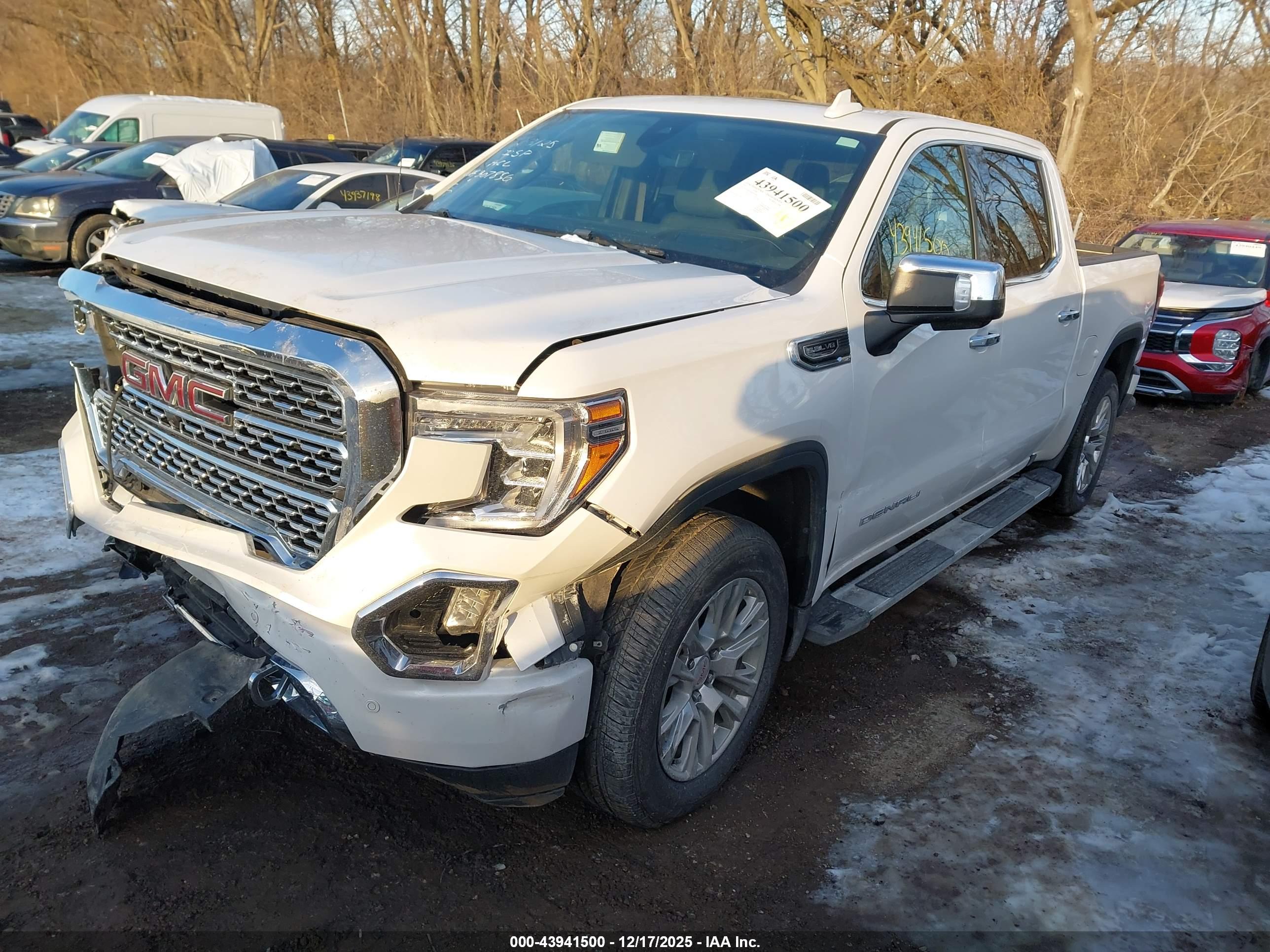 GMC SIERRA image 2