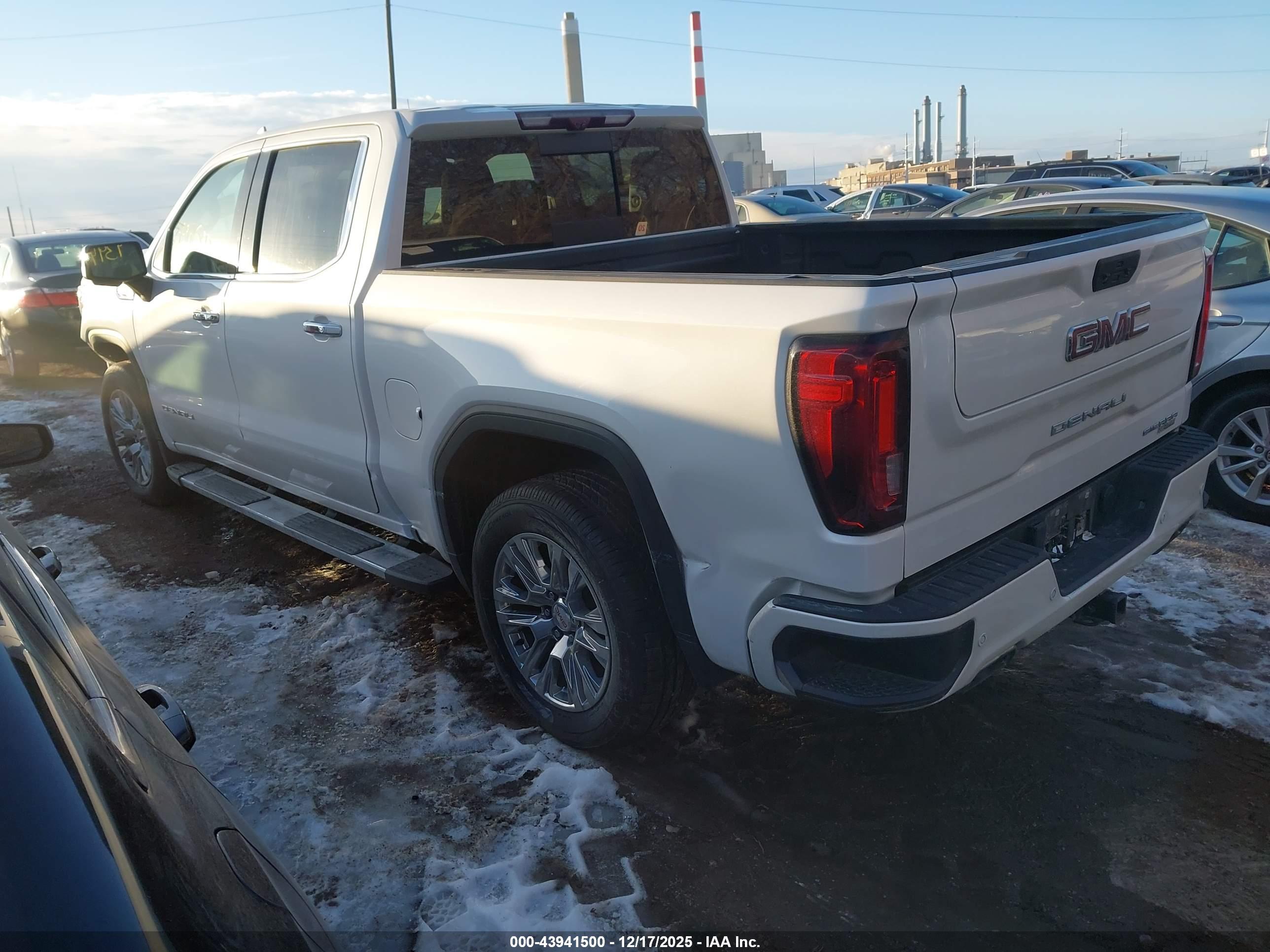 GMC SIERRA image 3
