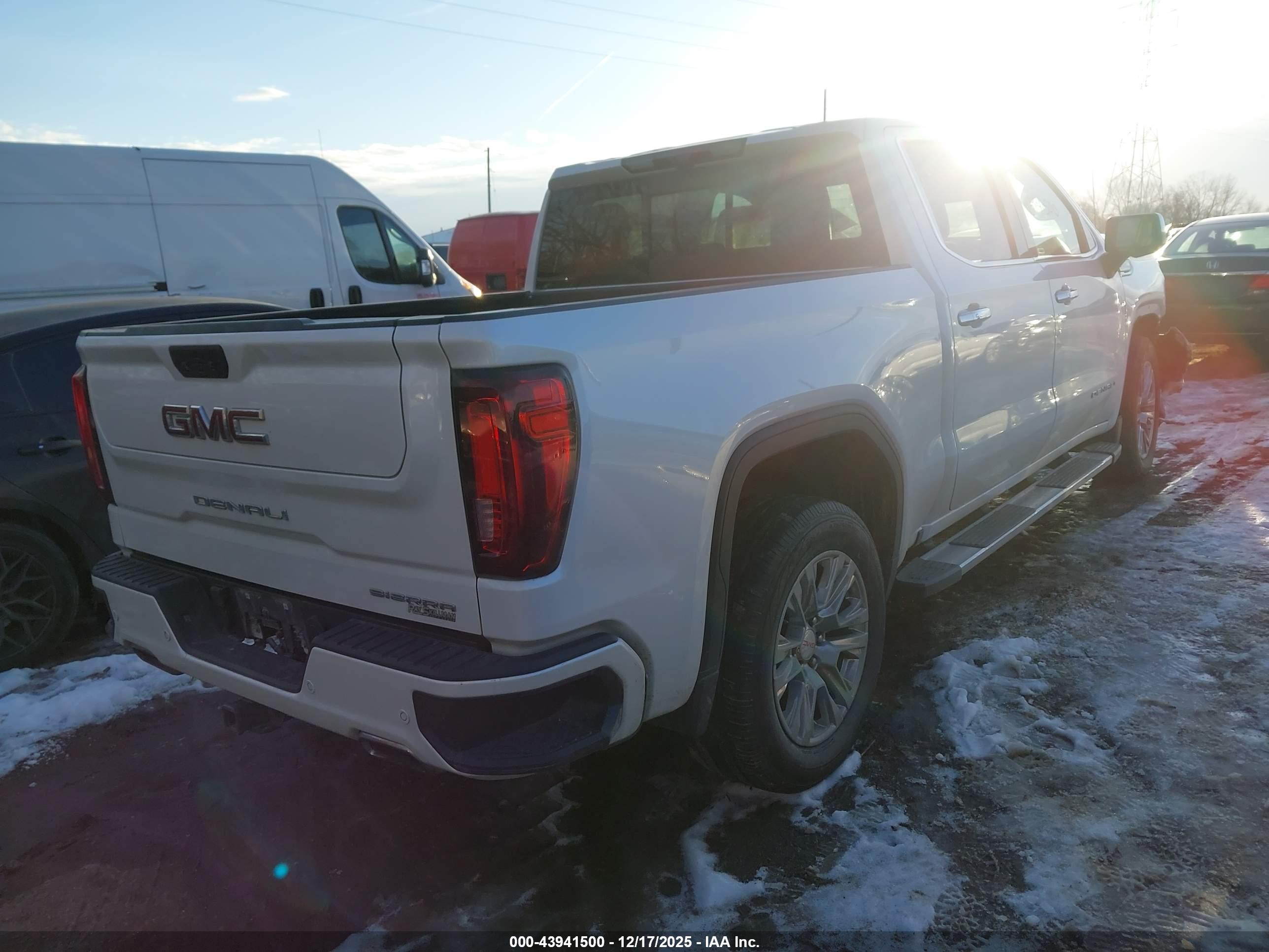 GMC SIERRA image 4