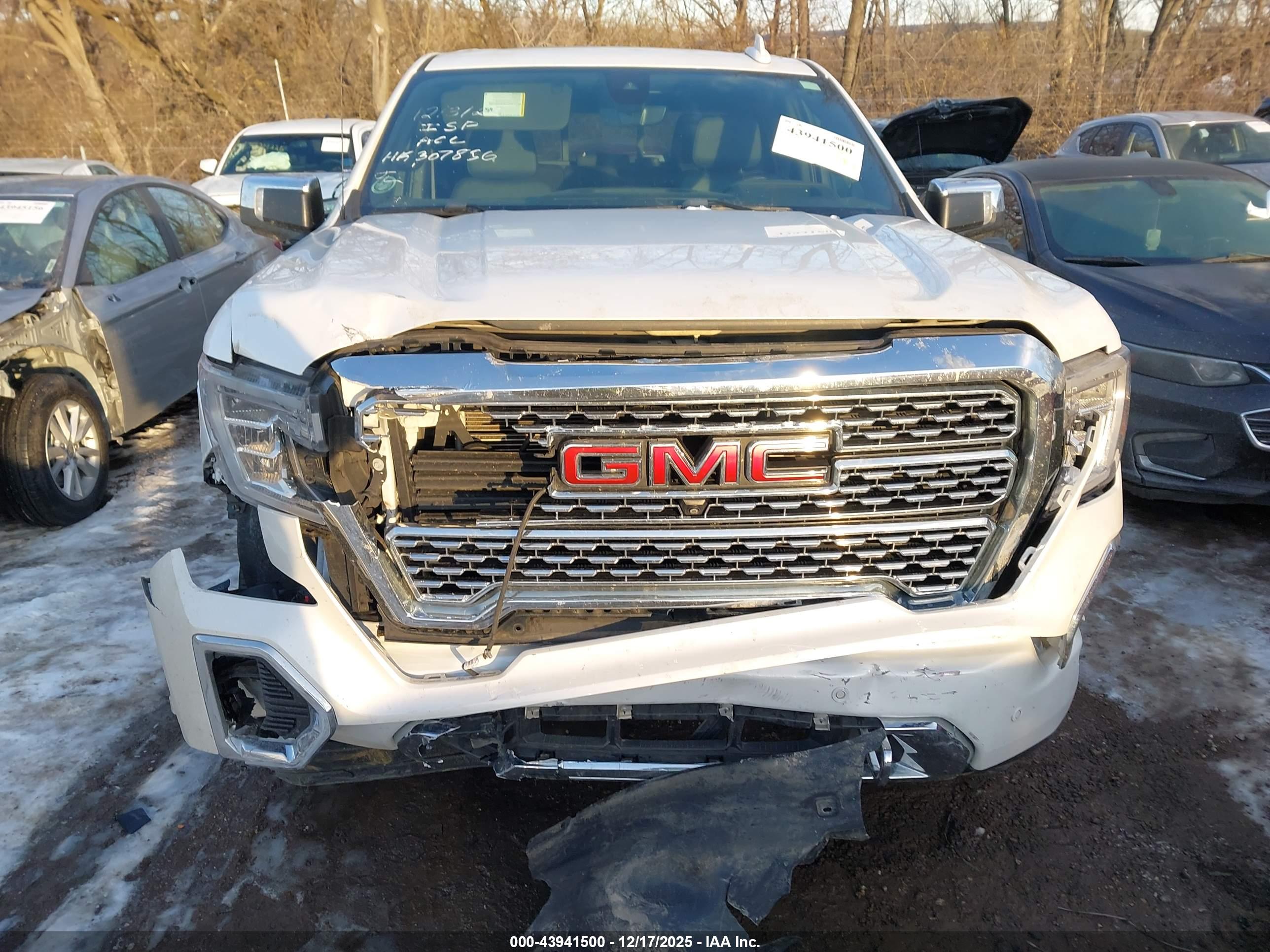 GMC SIERRA image 6