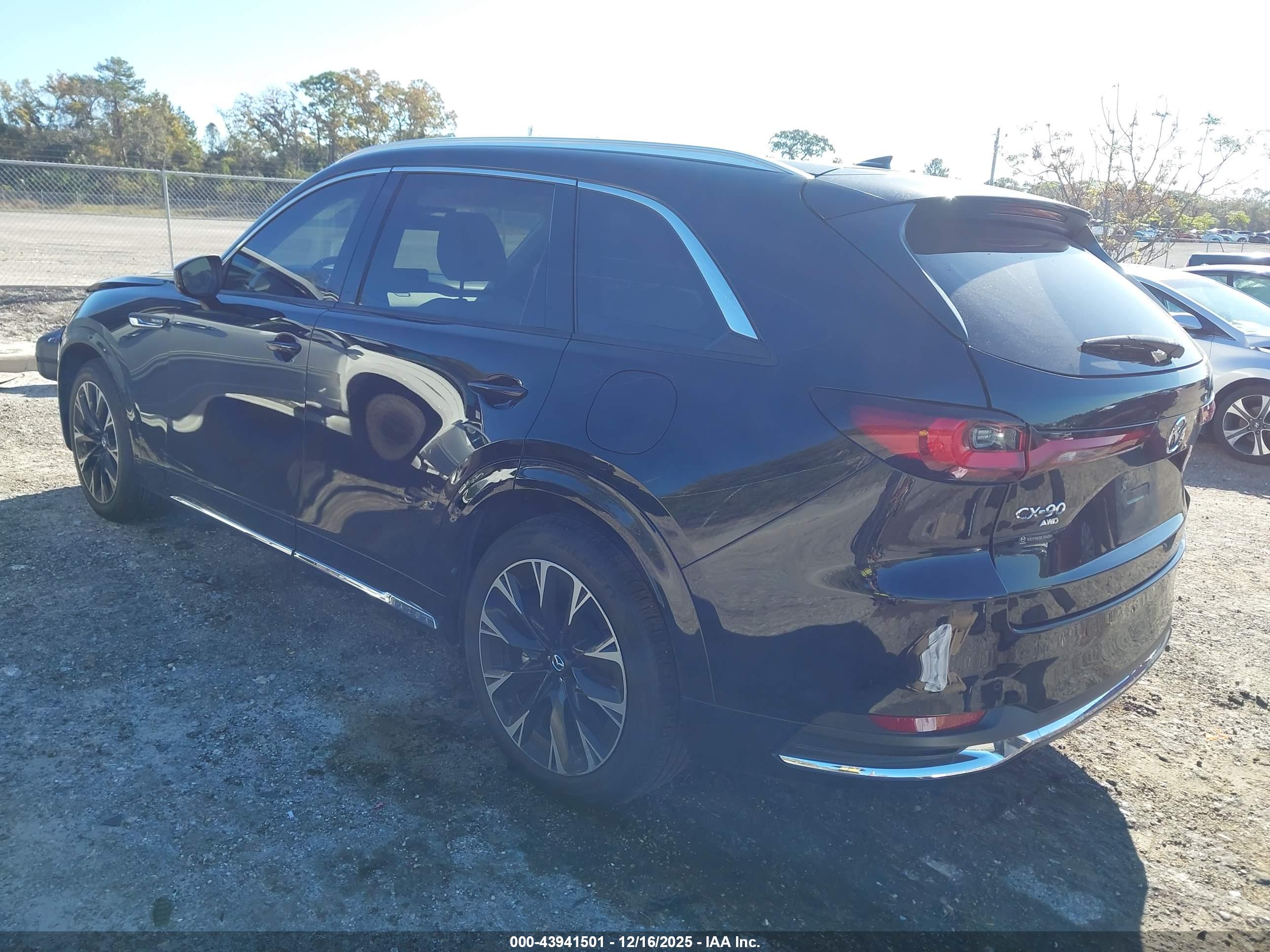 MAZDA CX-90 image 3