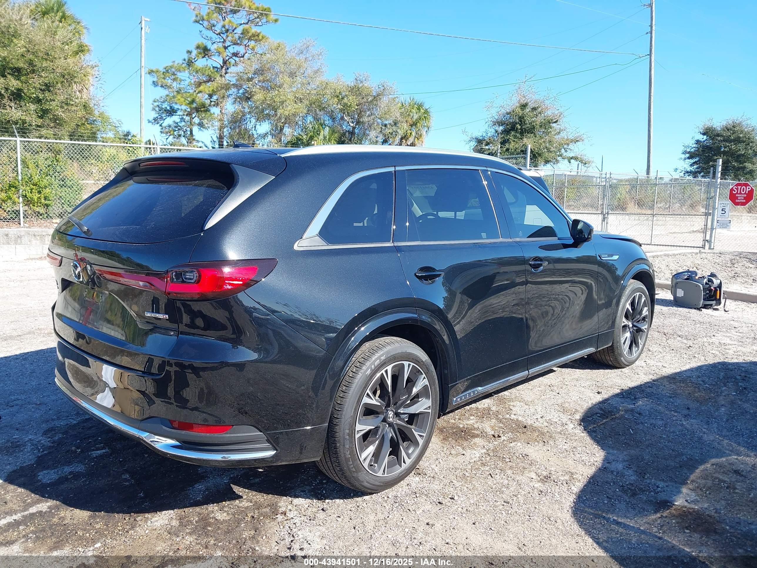 MAZDA CX-90 image 4