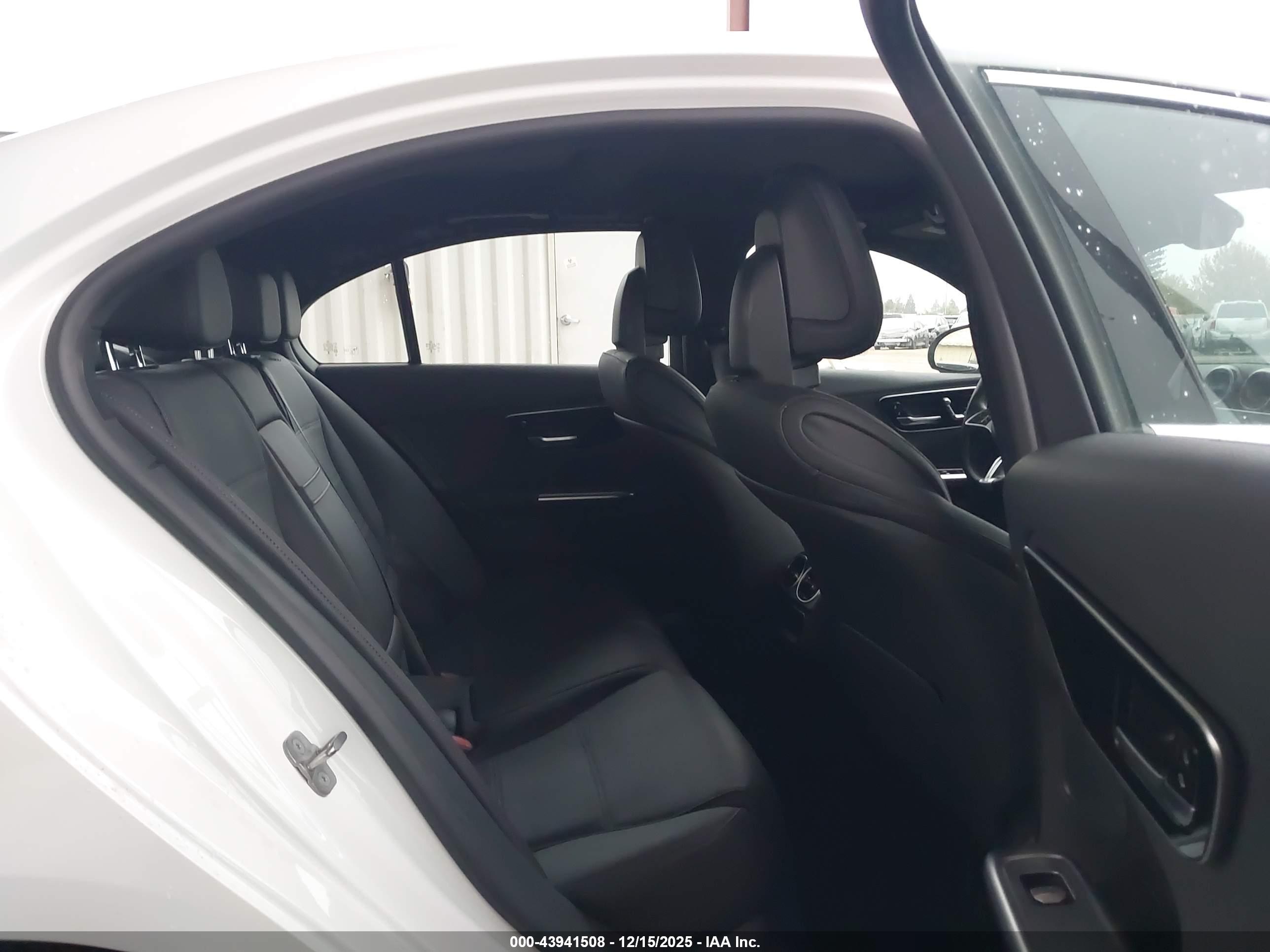 MERCEDES-BENZ C image 8