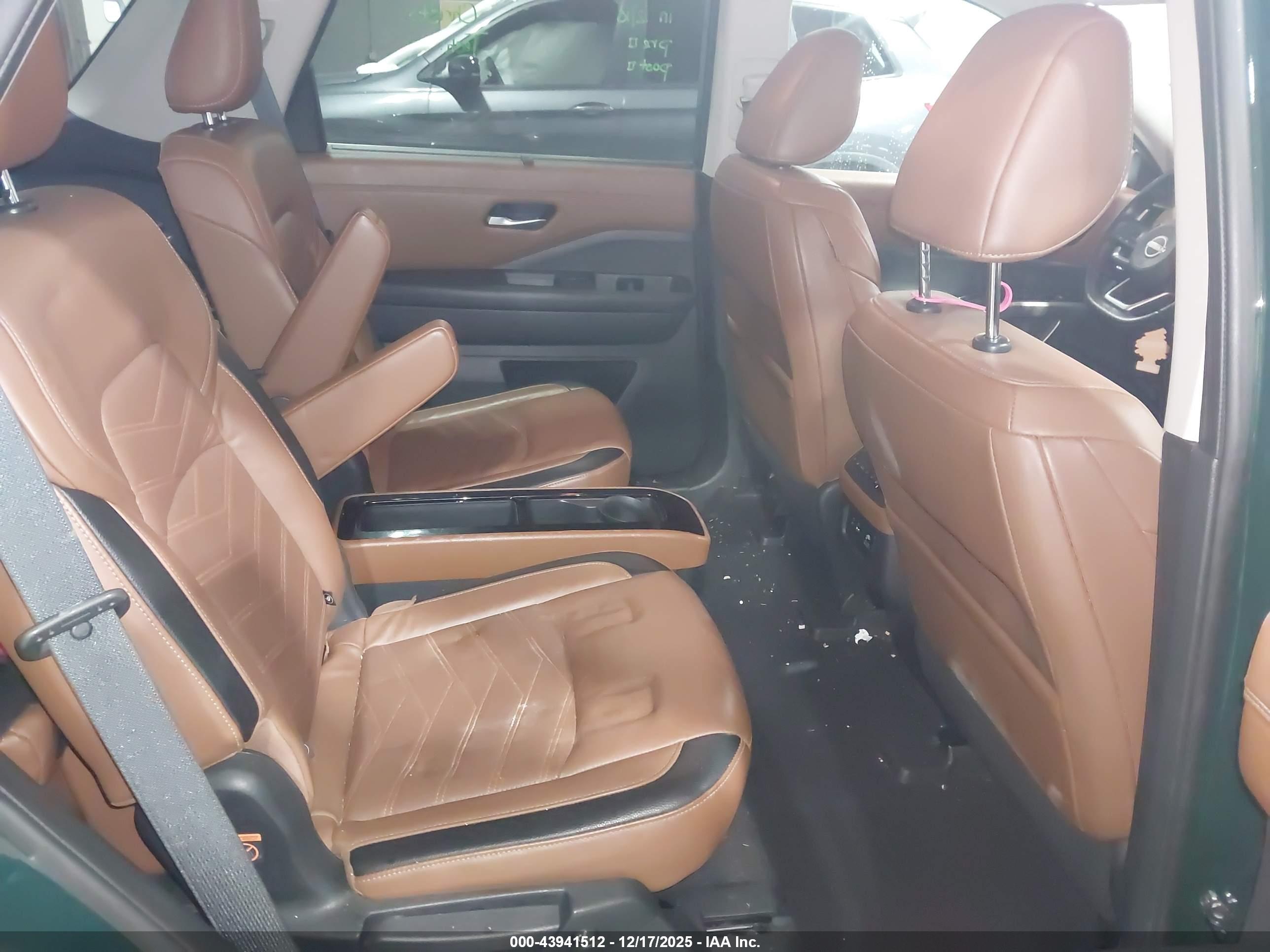 NISSAN PATHFINDER image 8