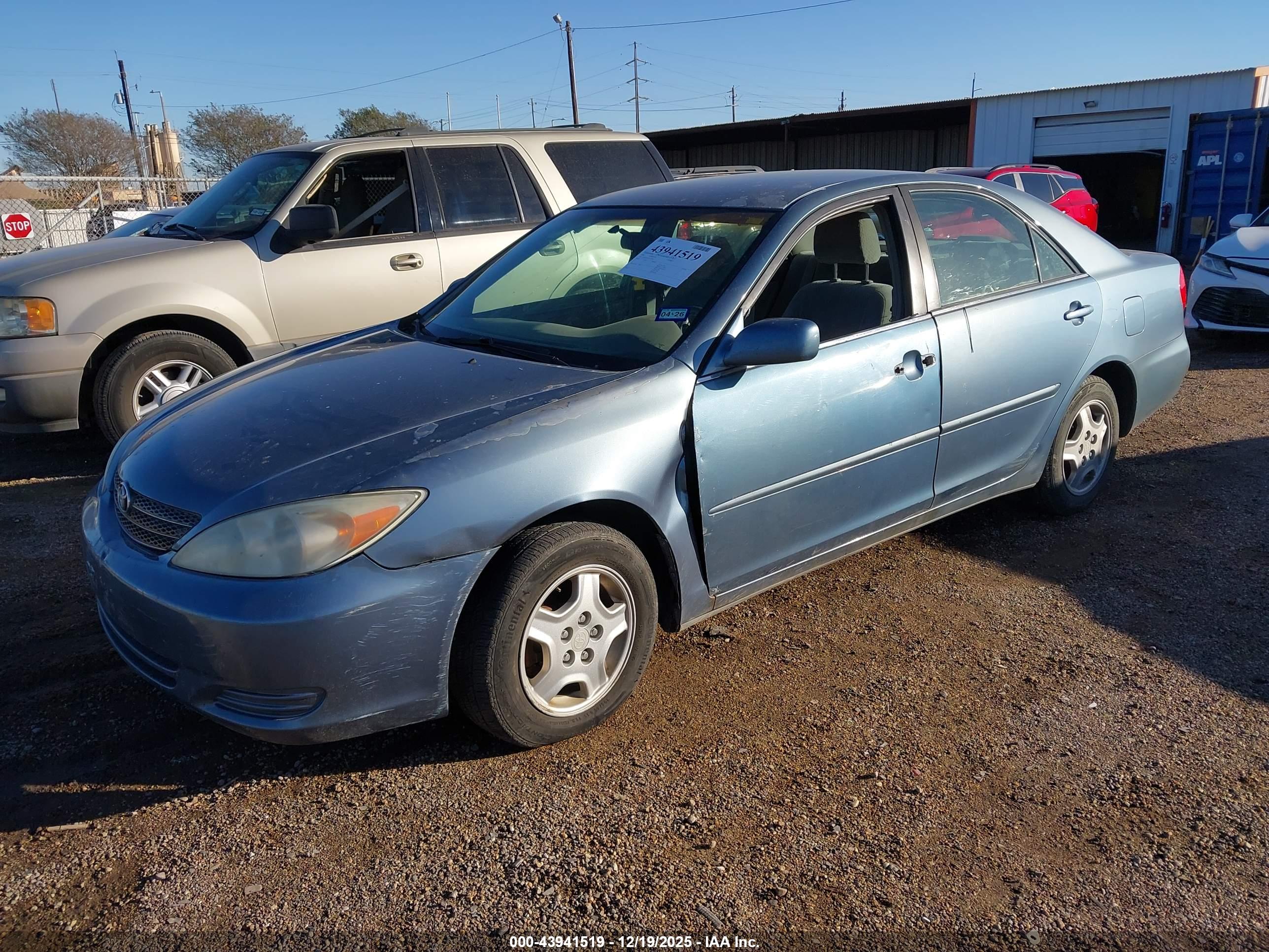 TOYOTA CAMRY image 2