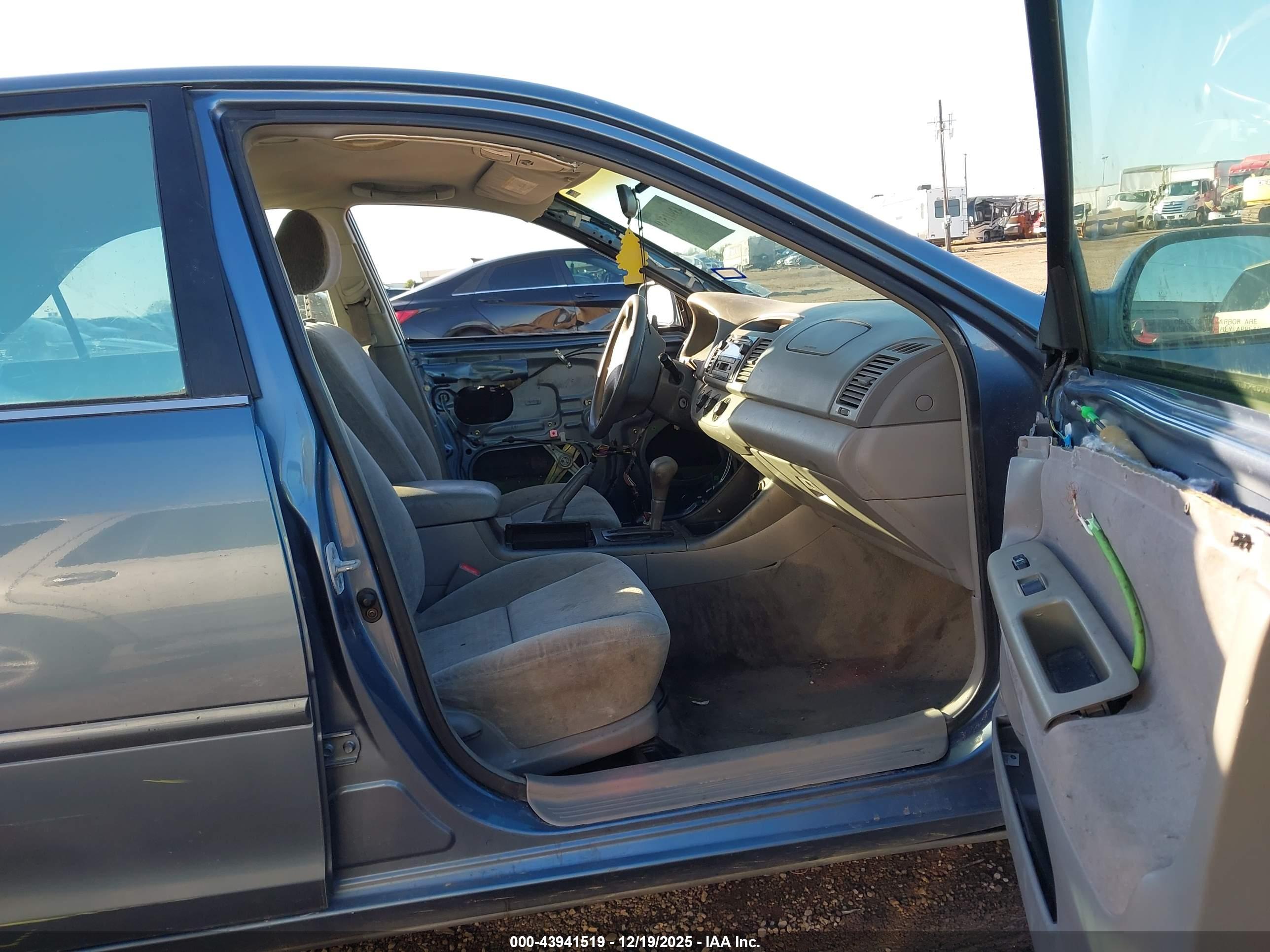 TOYOTA CAMRY image 5