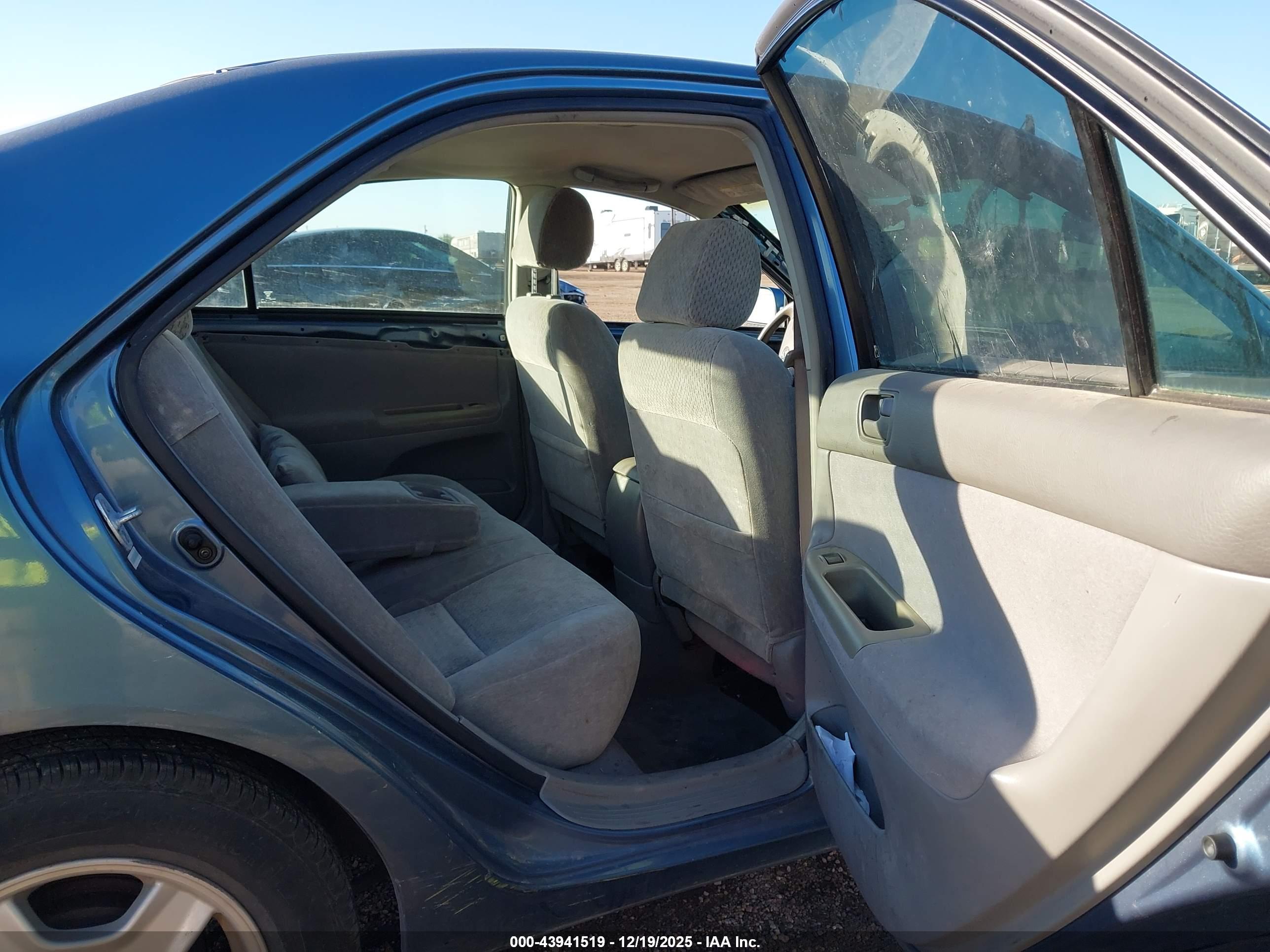 TOYOTA CAMRY image 8
