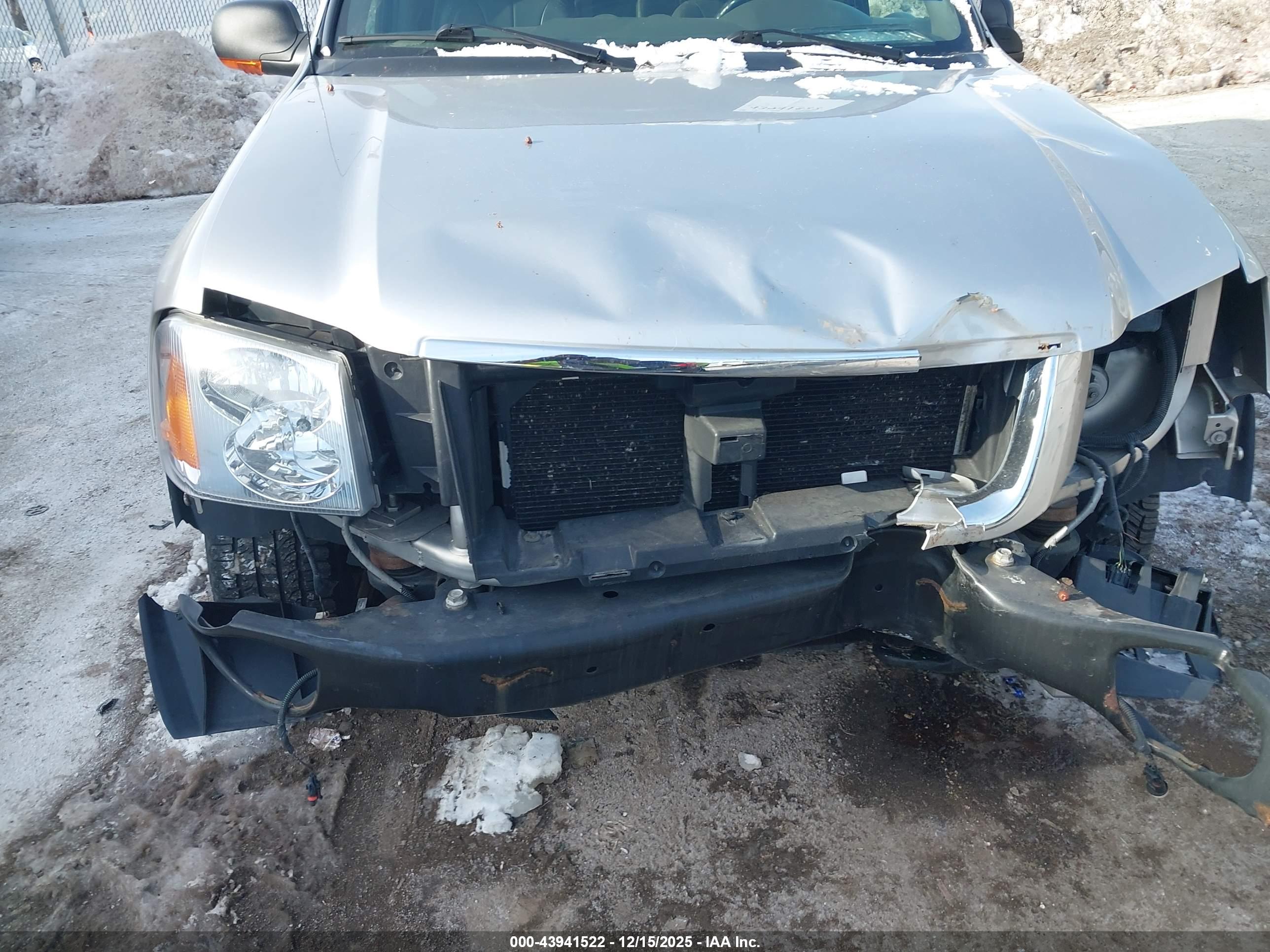 GMC ENVOY image 6