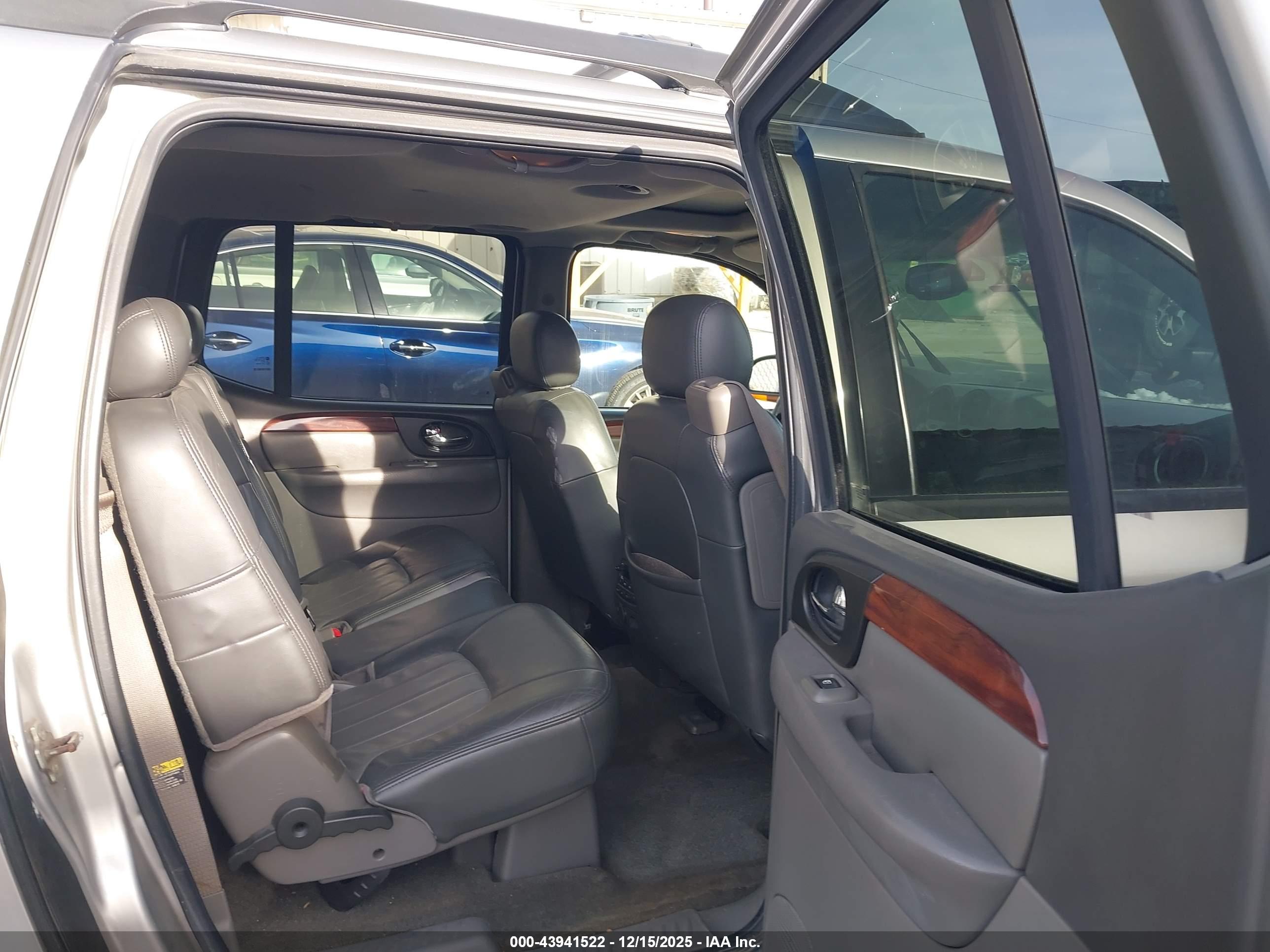 GMC ENVOY image 8