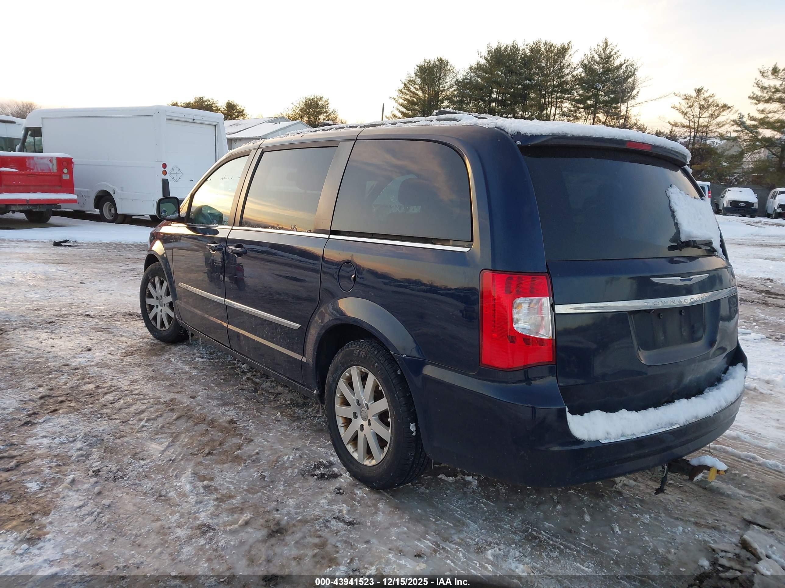CHRYSLER TOWN image 3