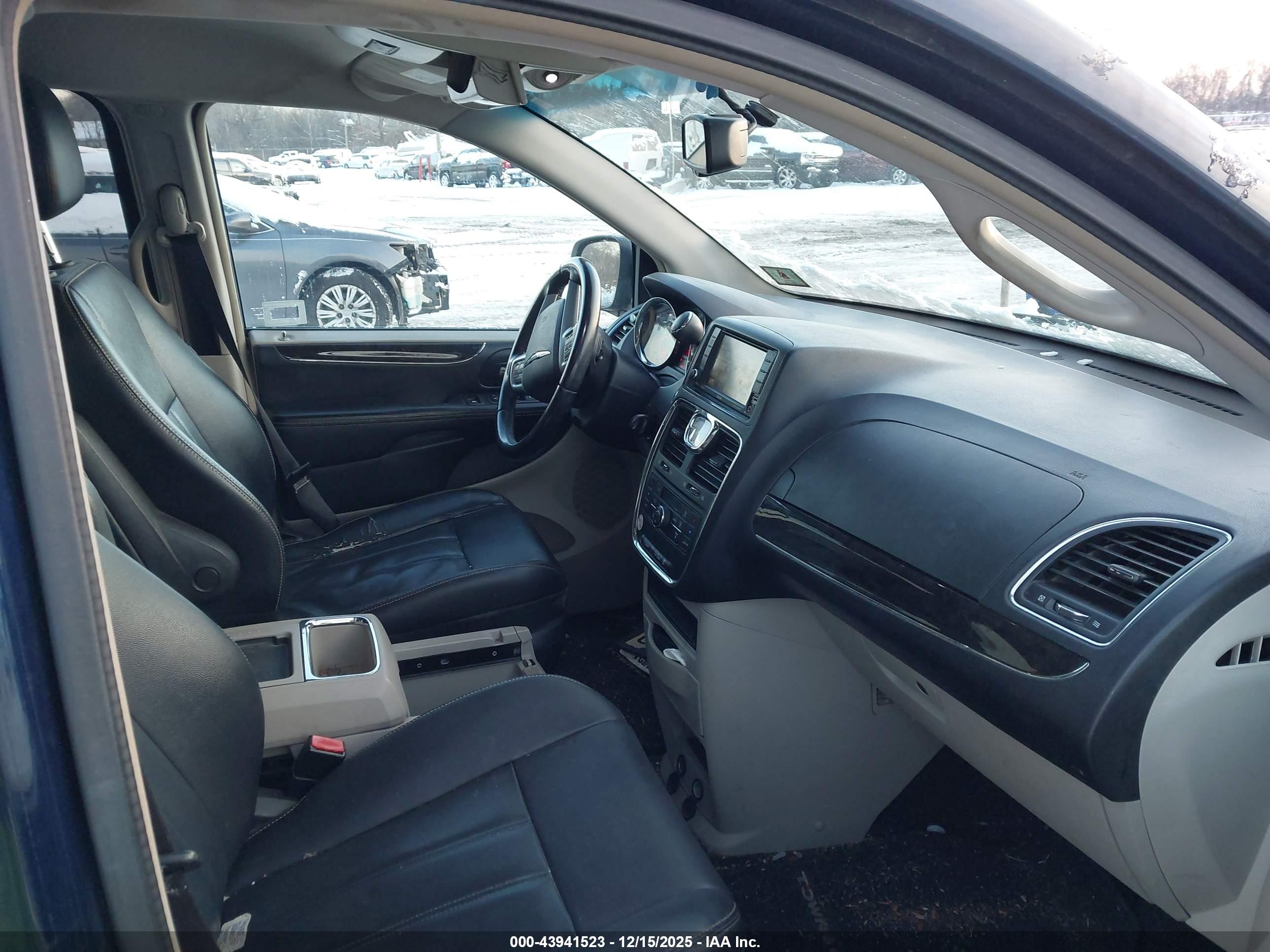 CHRYSLER TOWN image 5