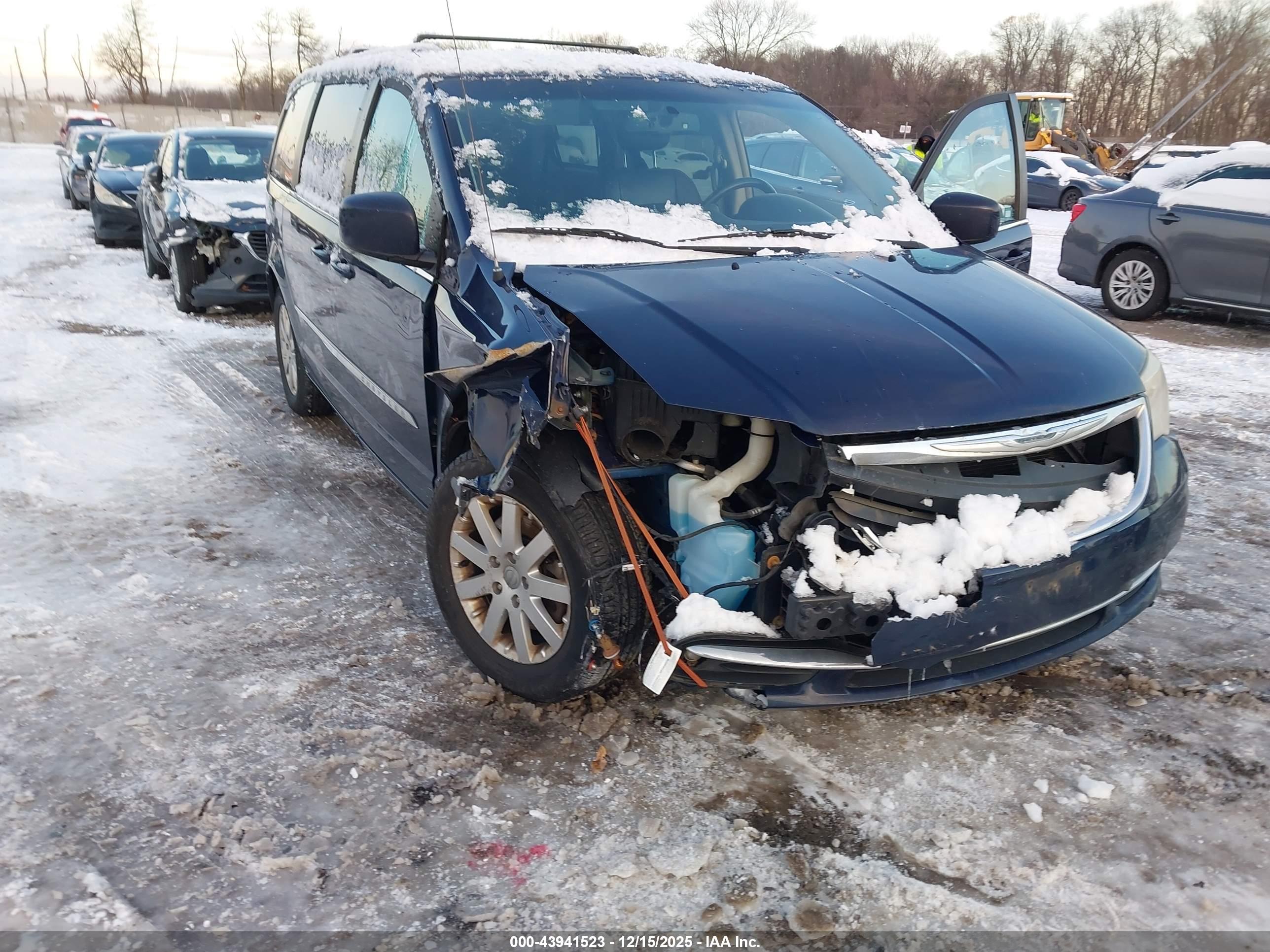 CHRYSLER TOWN image 6