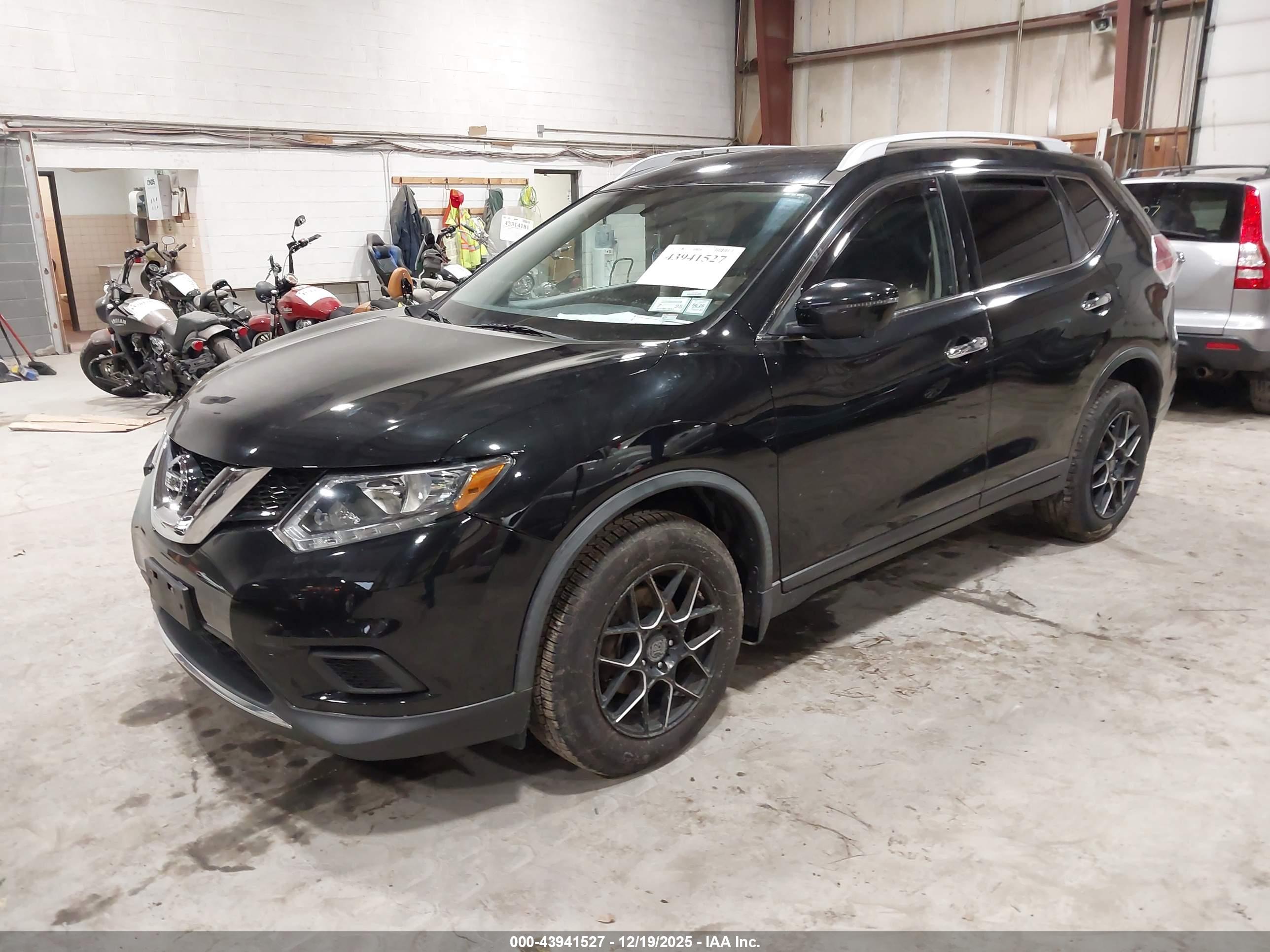 NISSAN ROGUE image 2