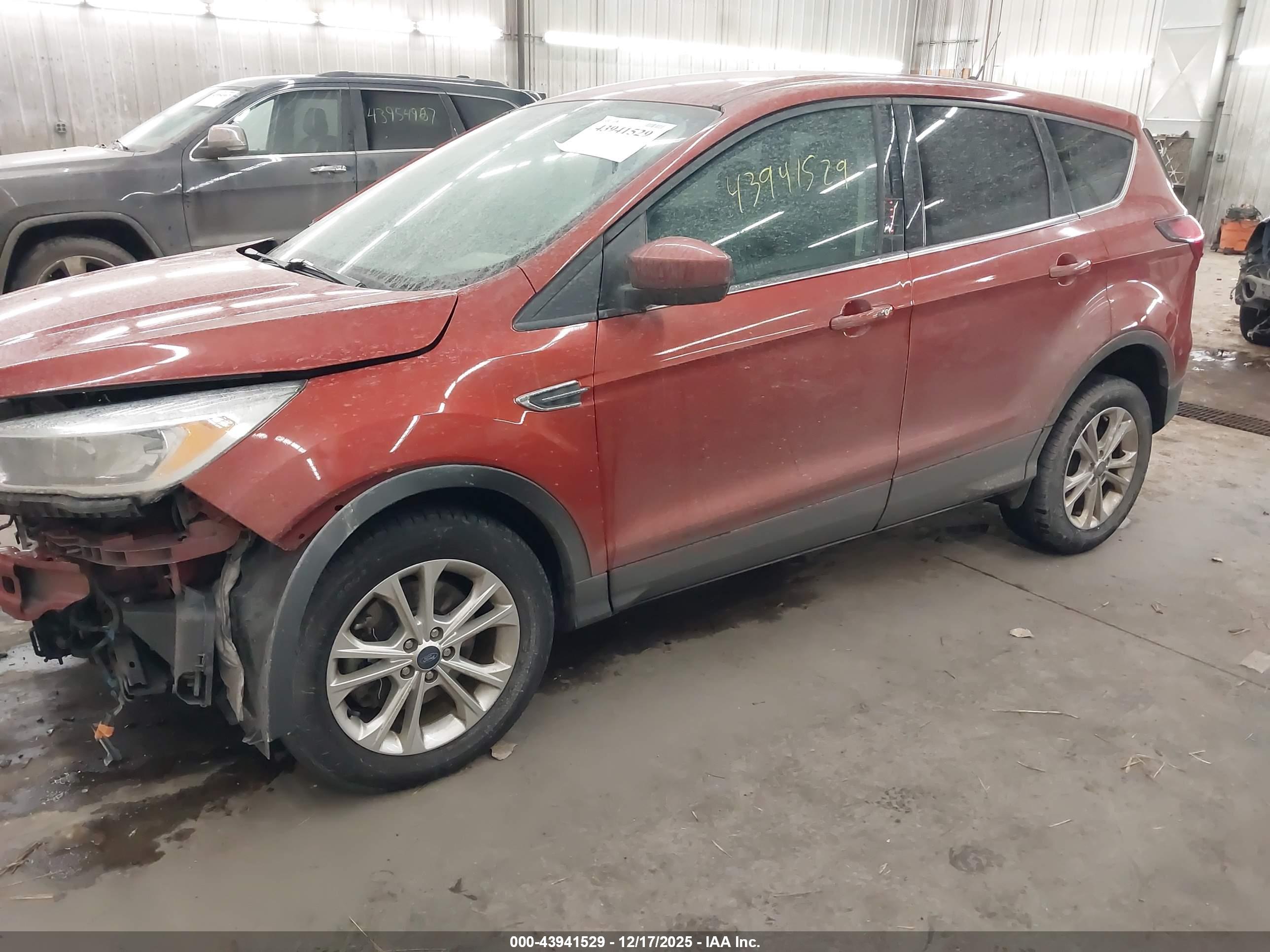 FORD ESCAPE image 2