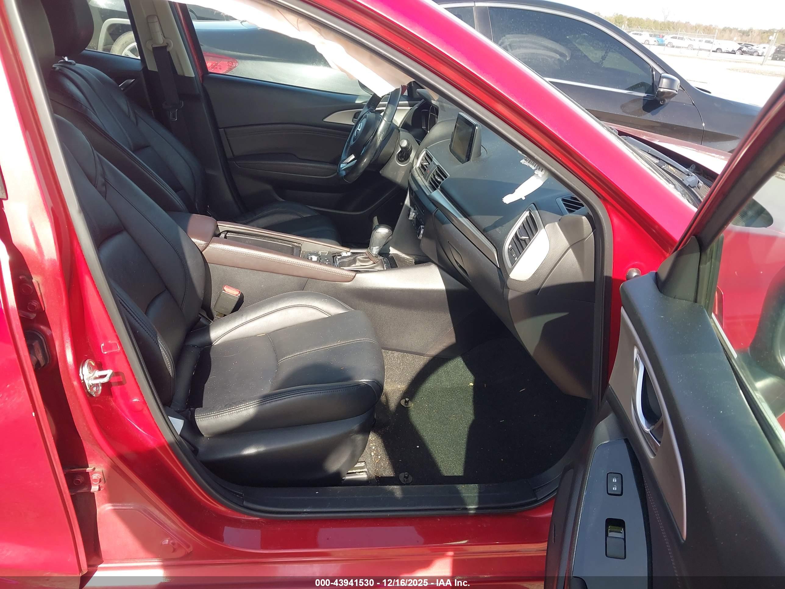 MAZDA MAZDA3 image 5