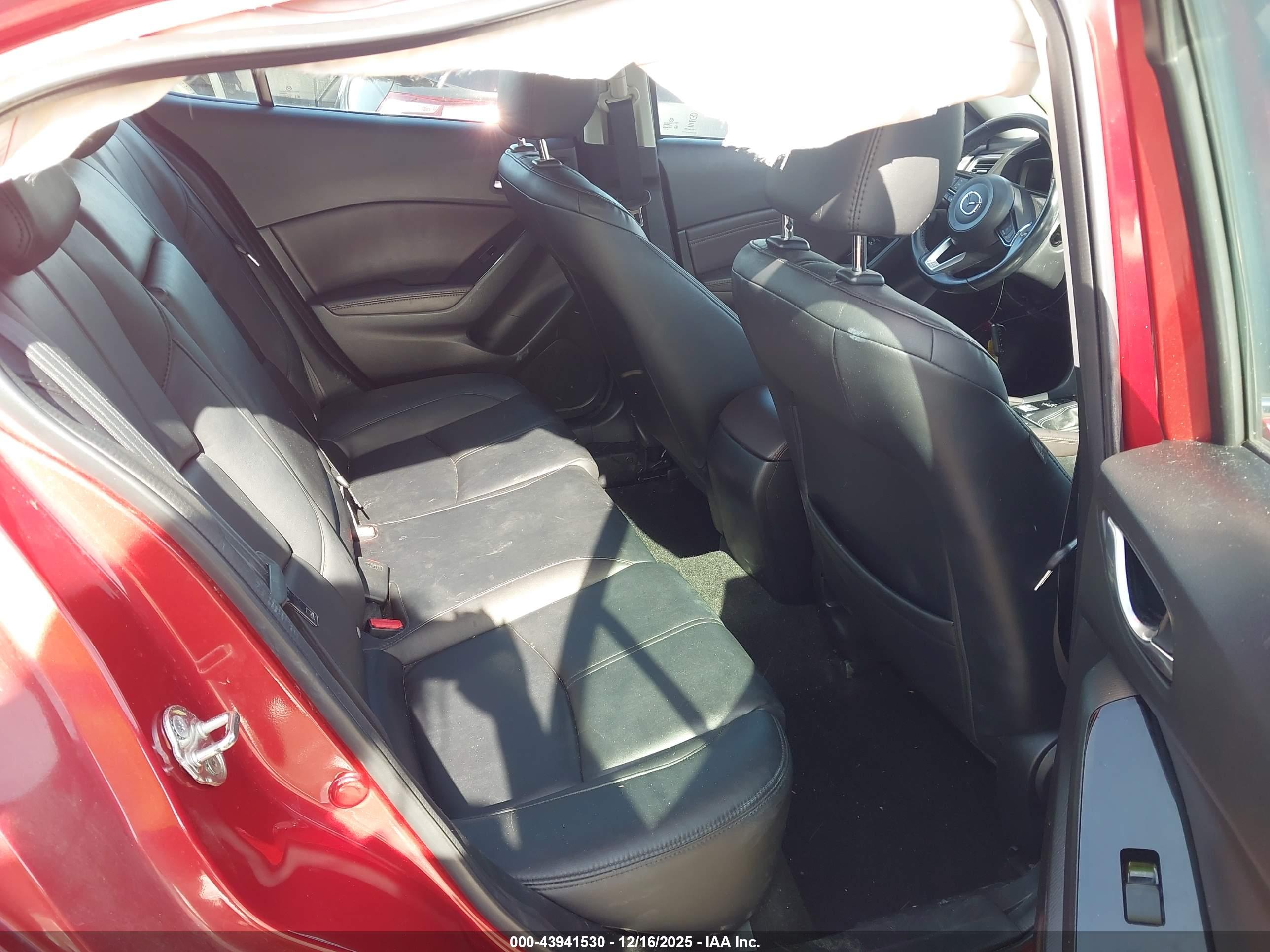 MAZDA MAZDA3 image 8