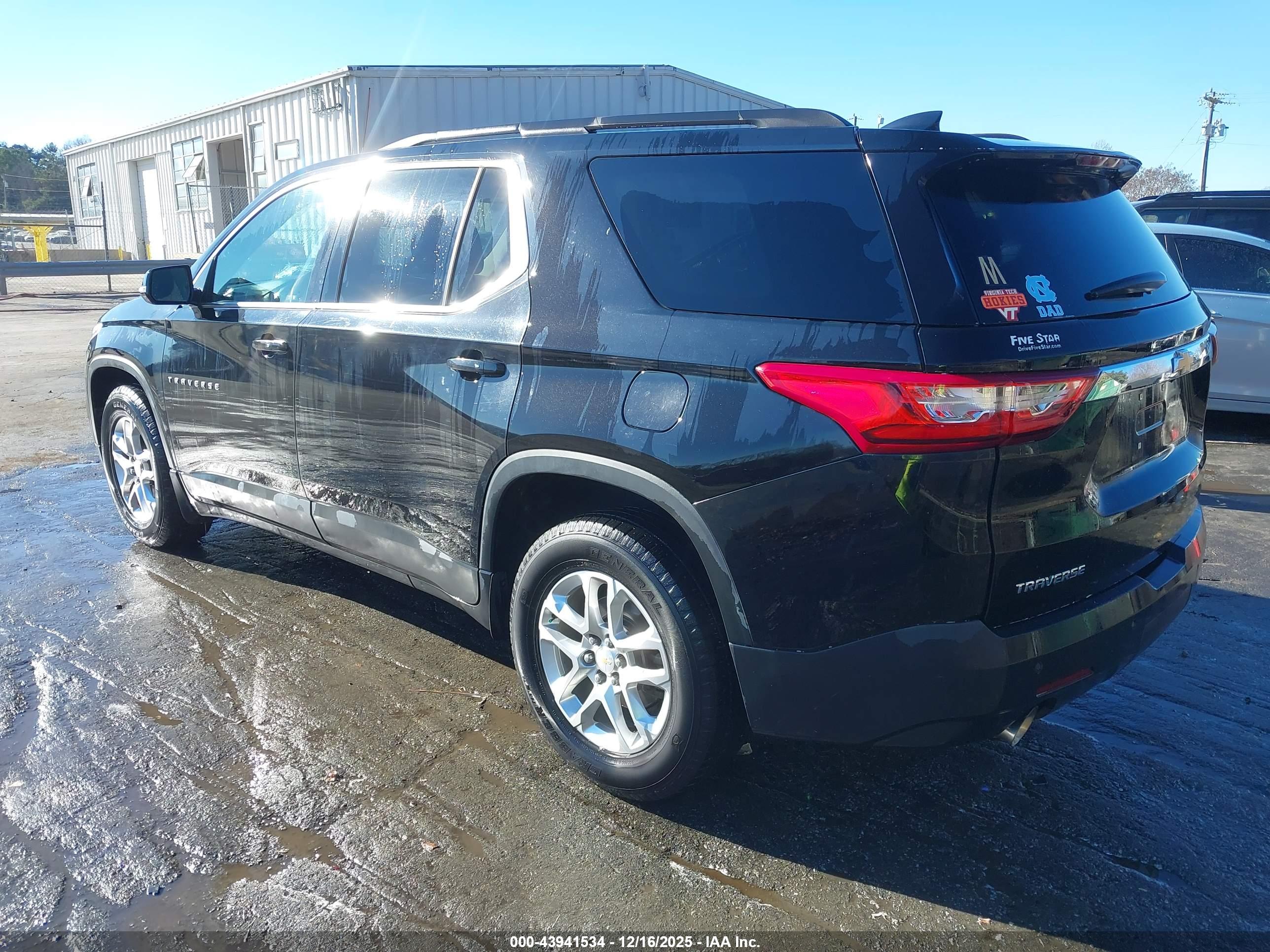 CHEVROLET TRAVERSE image 3