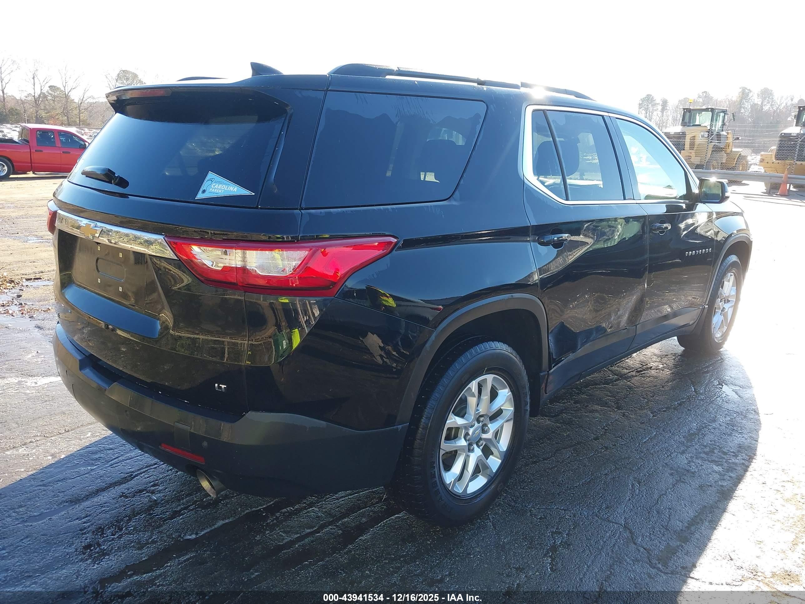 CHEVROLET TRAVERSE image 4